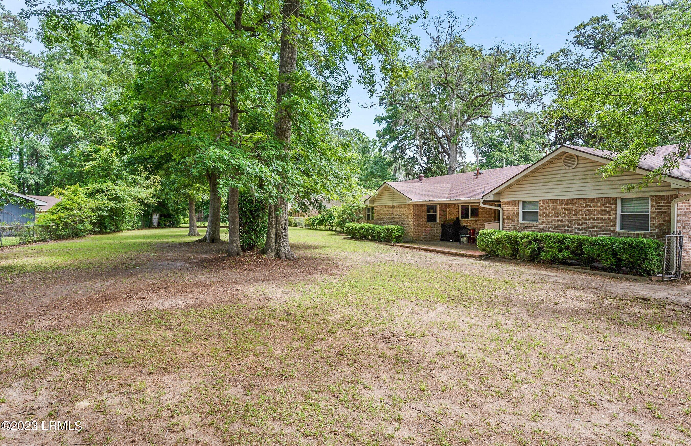 929 Magnolia Bluff Circle