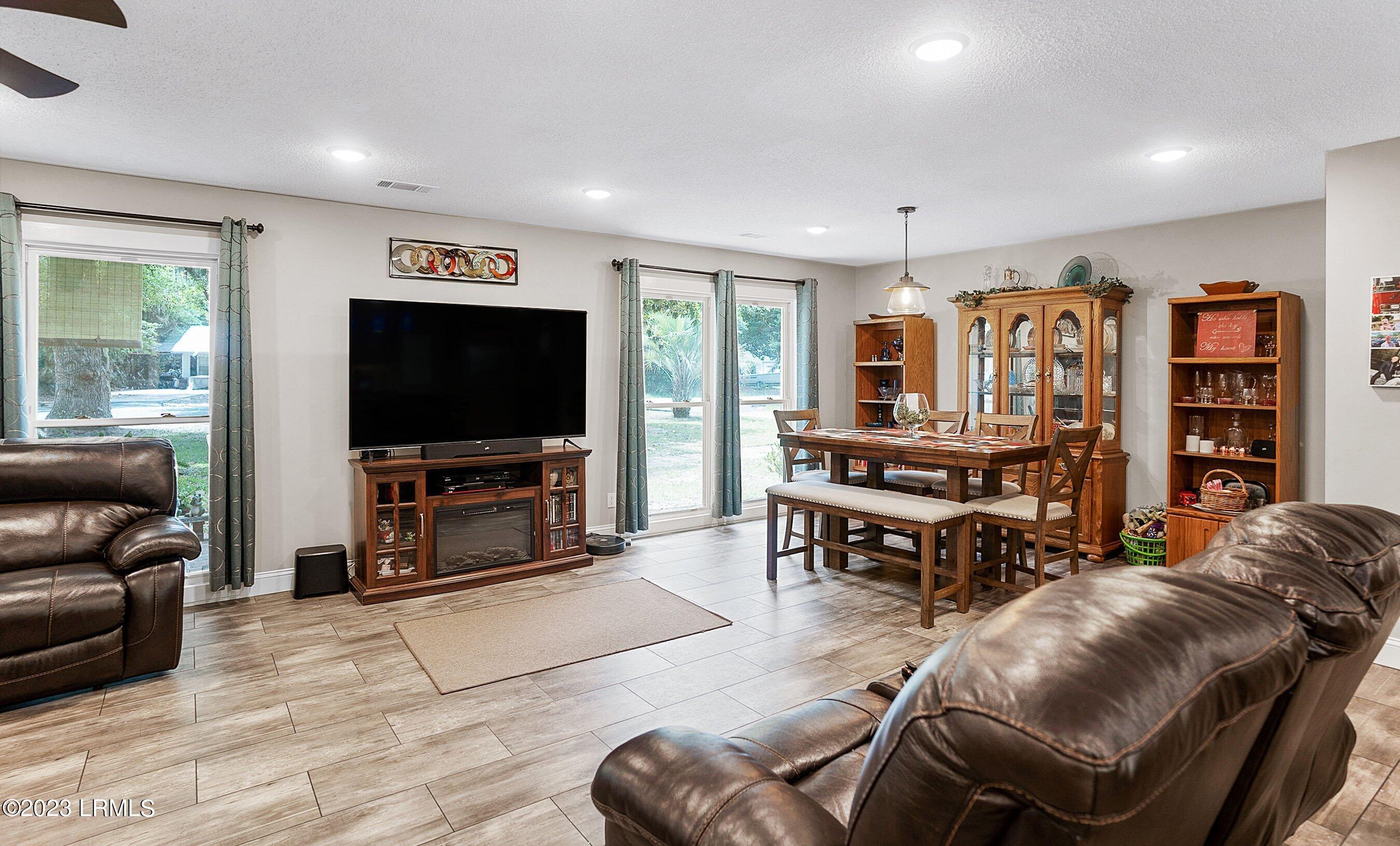 929 Magnolia Bluff Circle