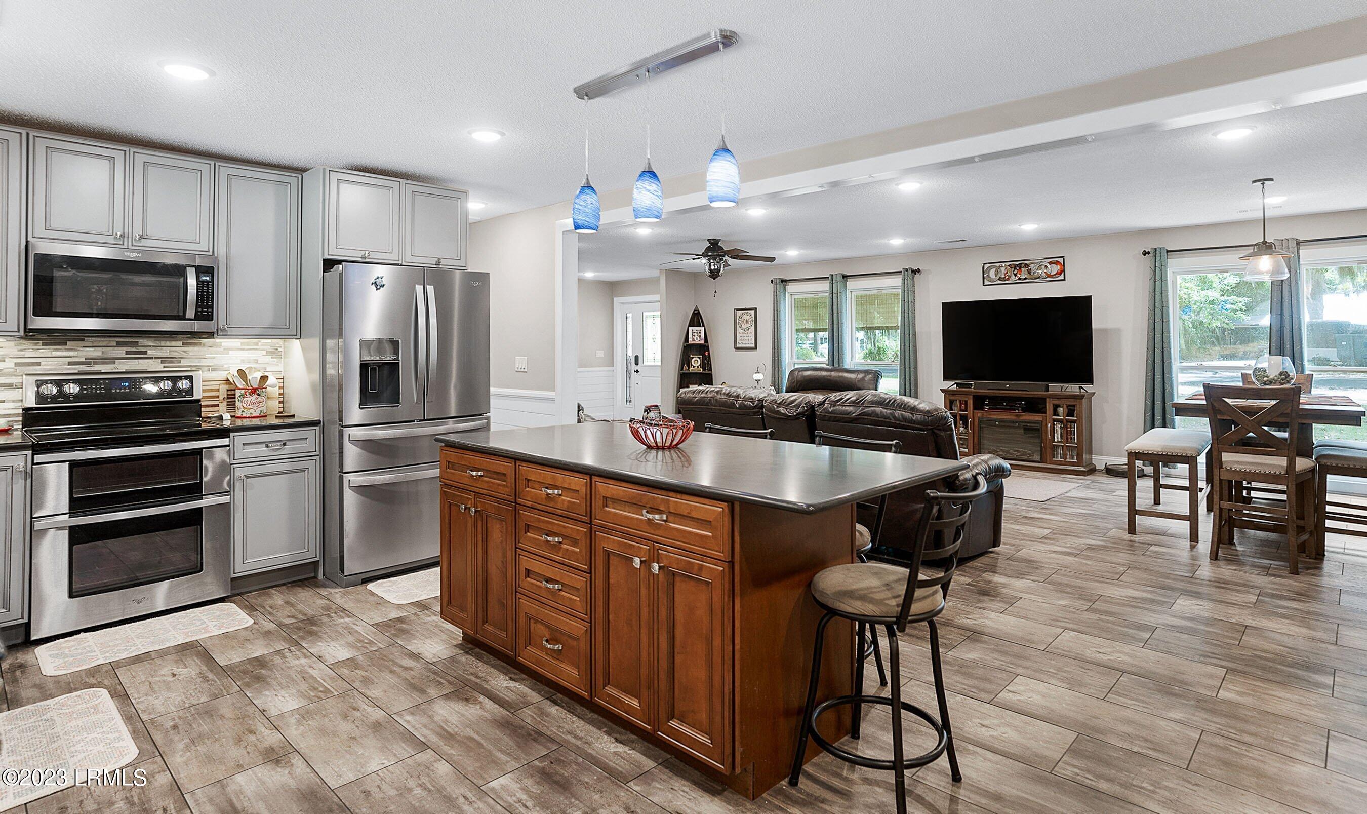 929 Magnolia Bluff Circle