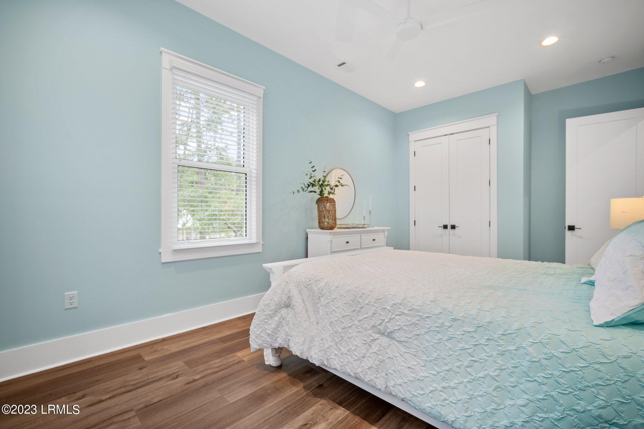 37 Park Square S