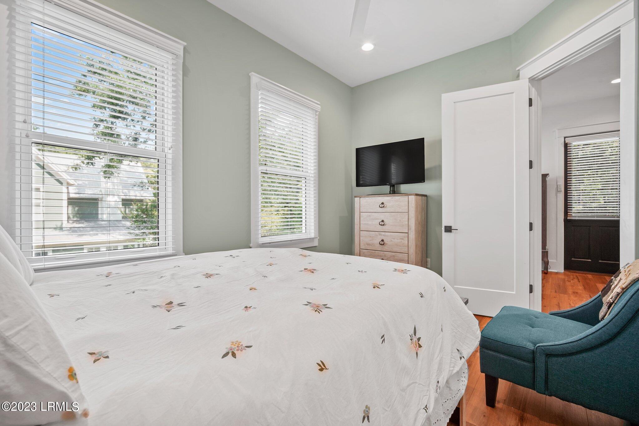 37 Park Square S