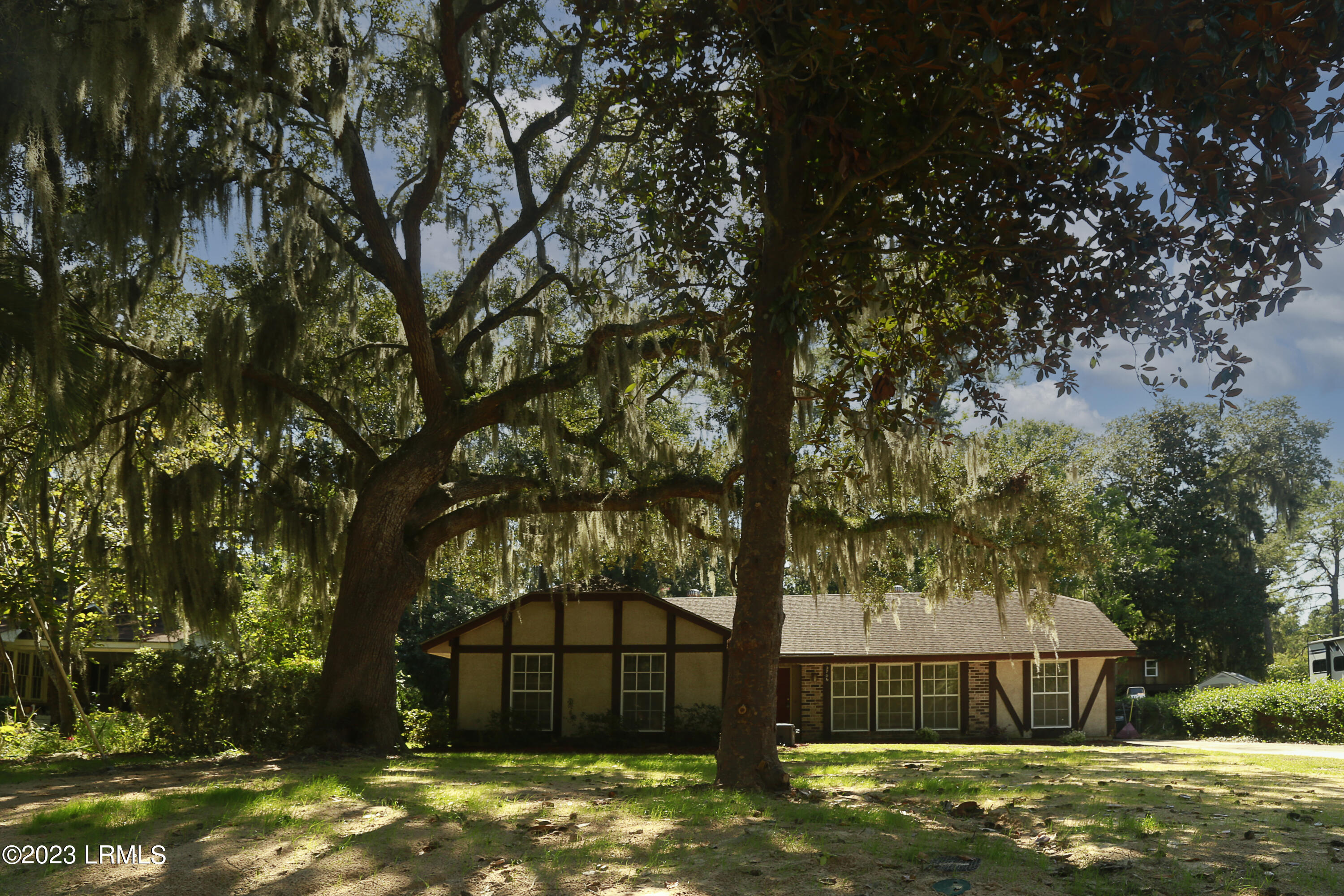 2706 S Royal Oaks Drive