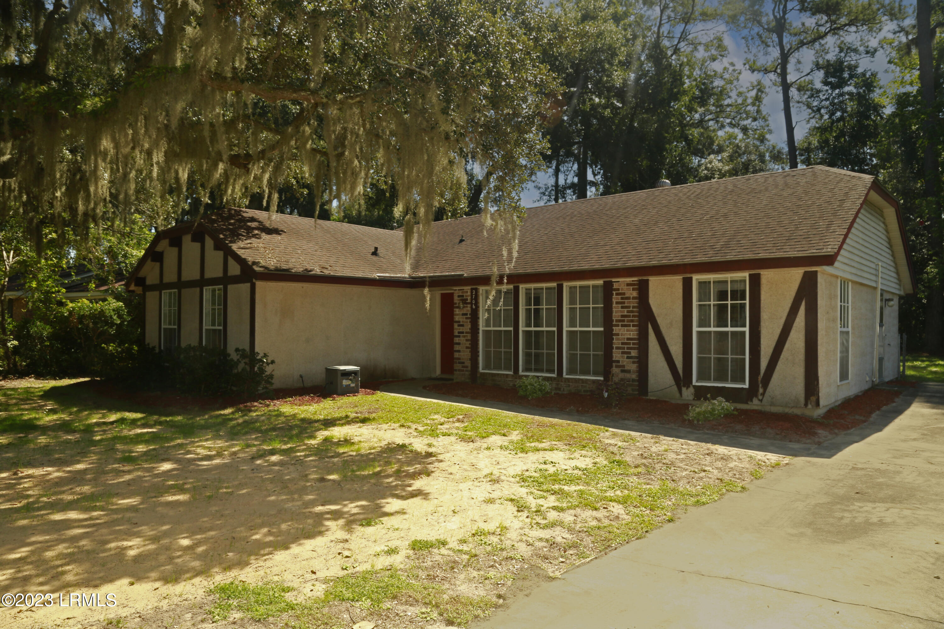 2706 S Royal Oaks Drive