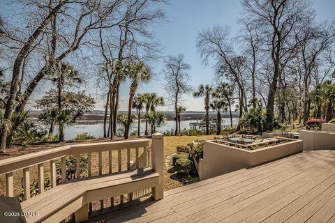 717 Island Circle E
