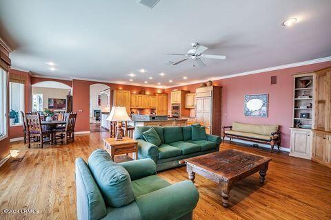 717 Island Circle E