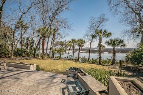 717 Island Circle E