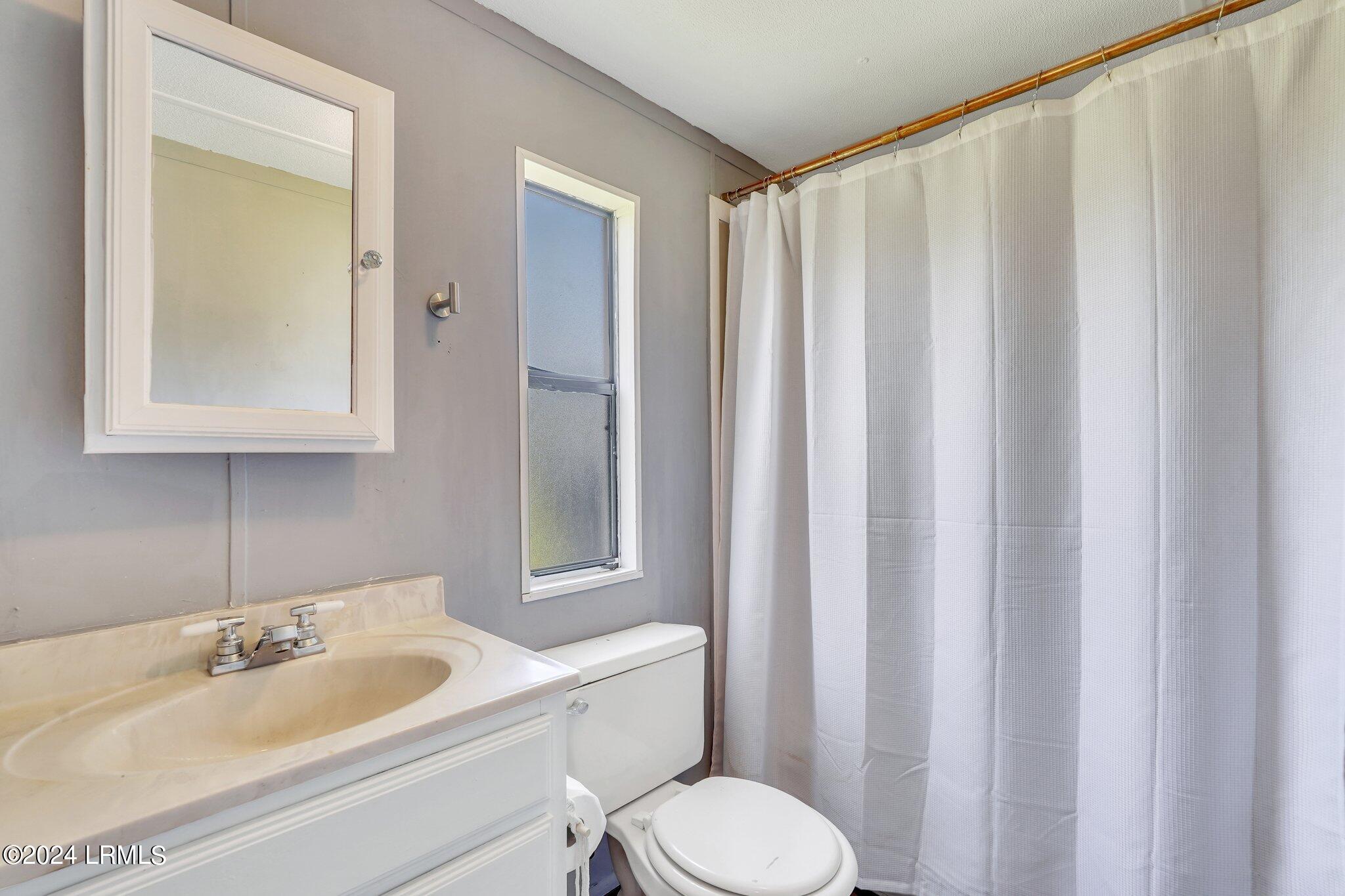13 View Point Circle, St. Helena Island