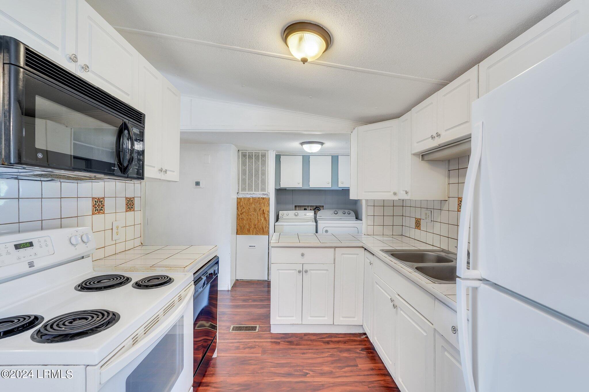 13 View Point Circle, St. Helena Island
