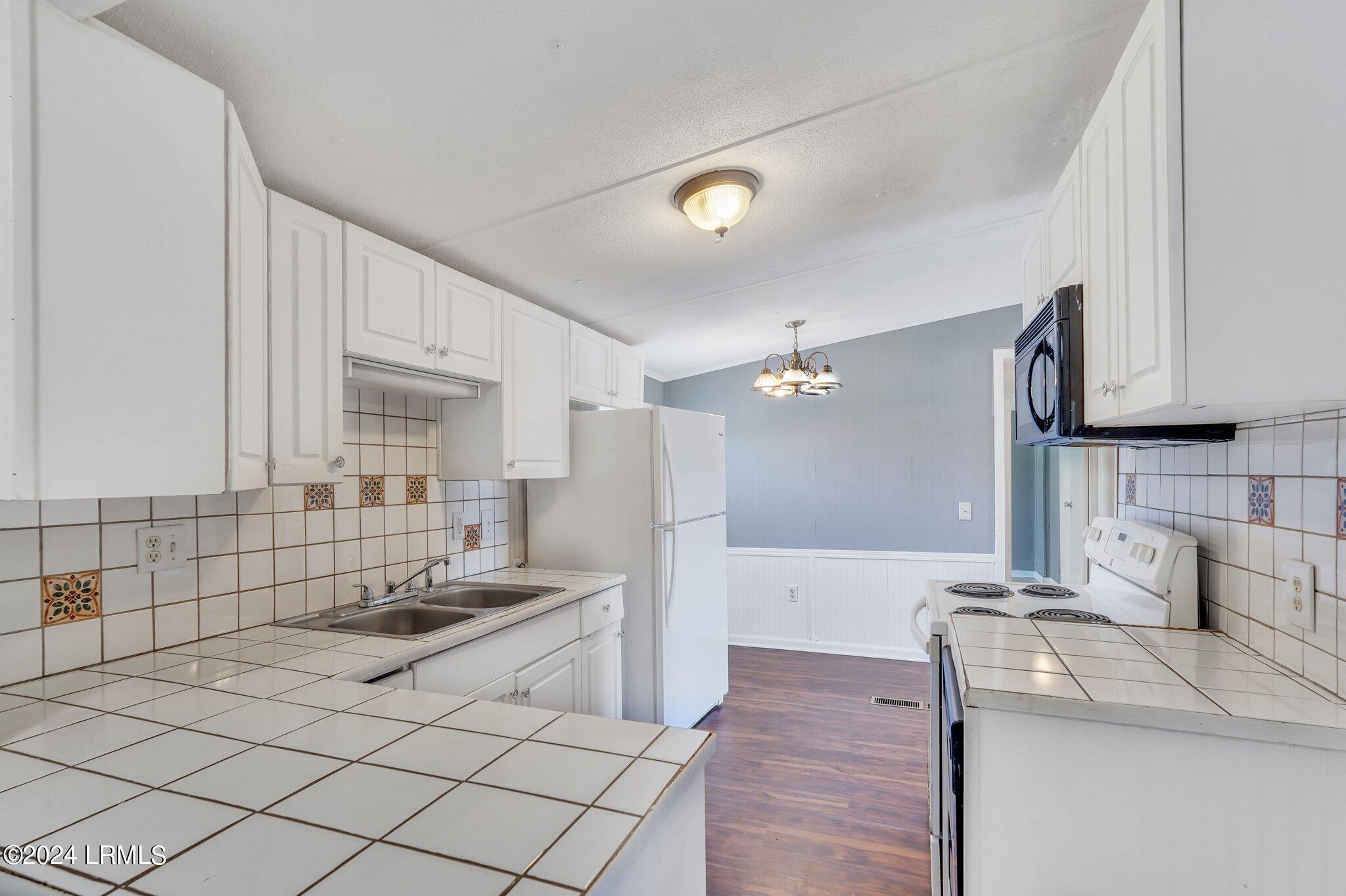 13 View Point Circle, St. Helena Island