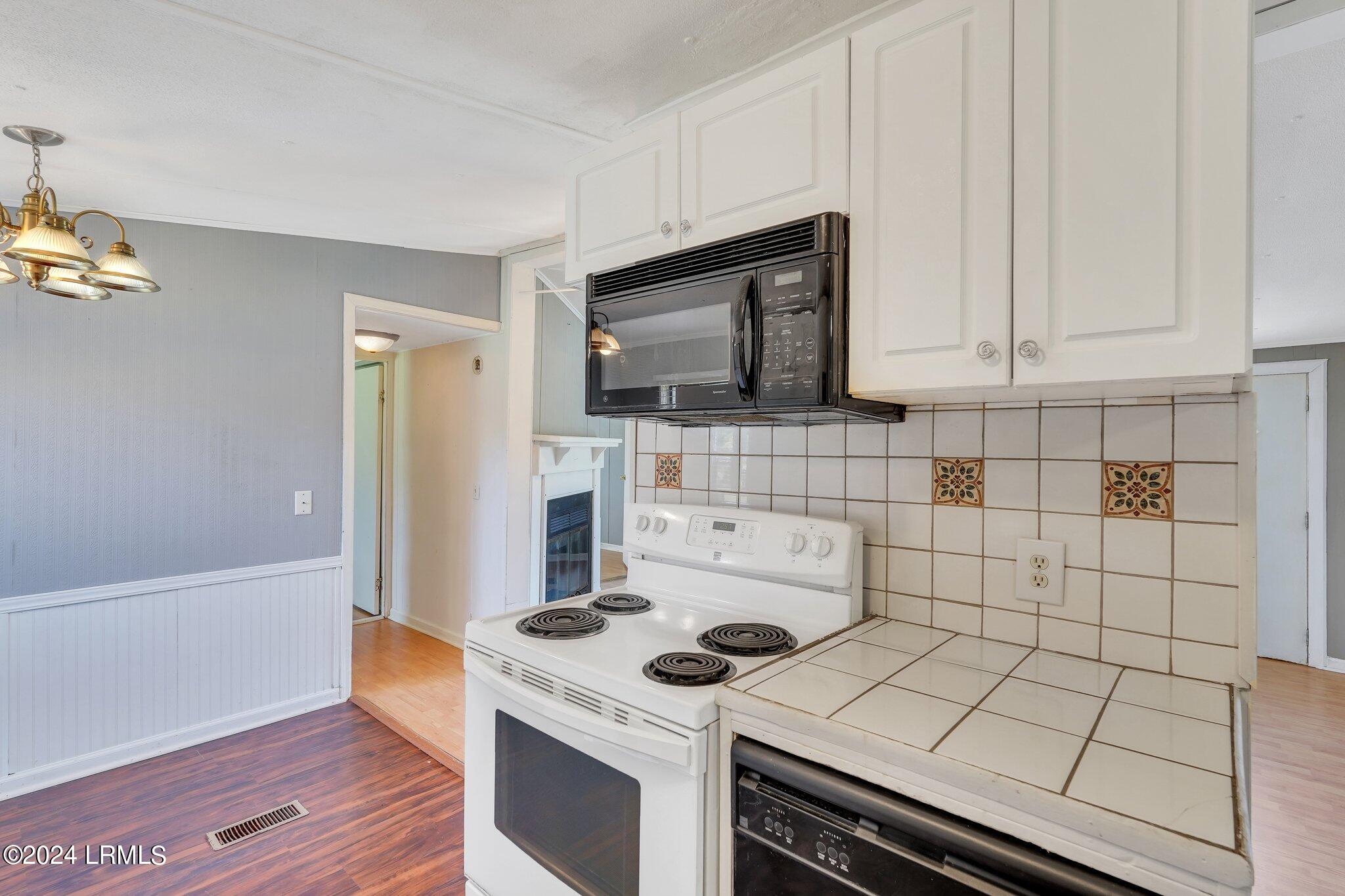 13 View Point Circle, St. Helena Island