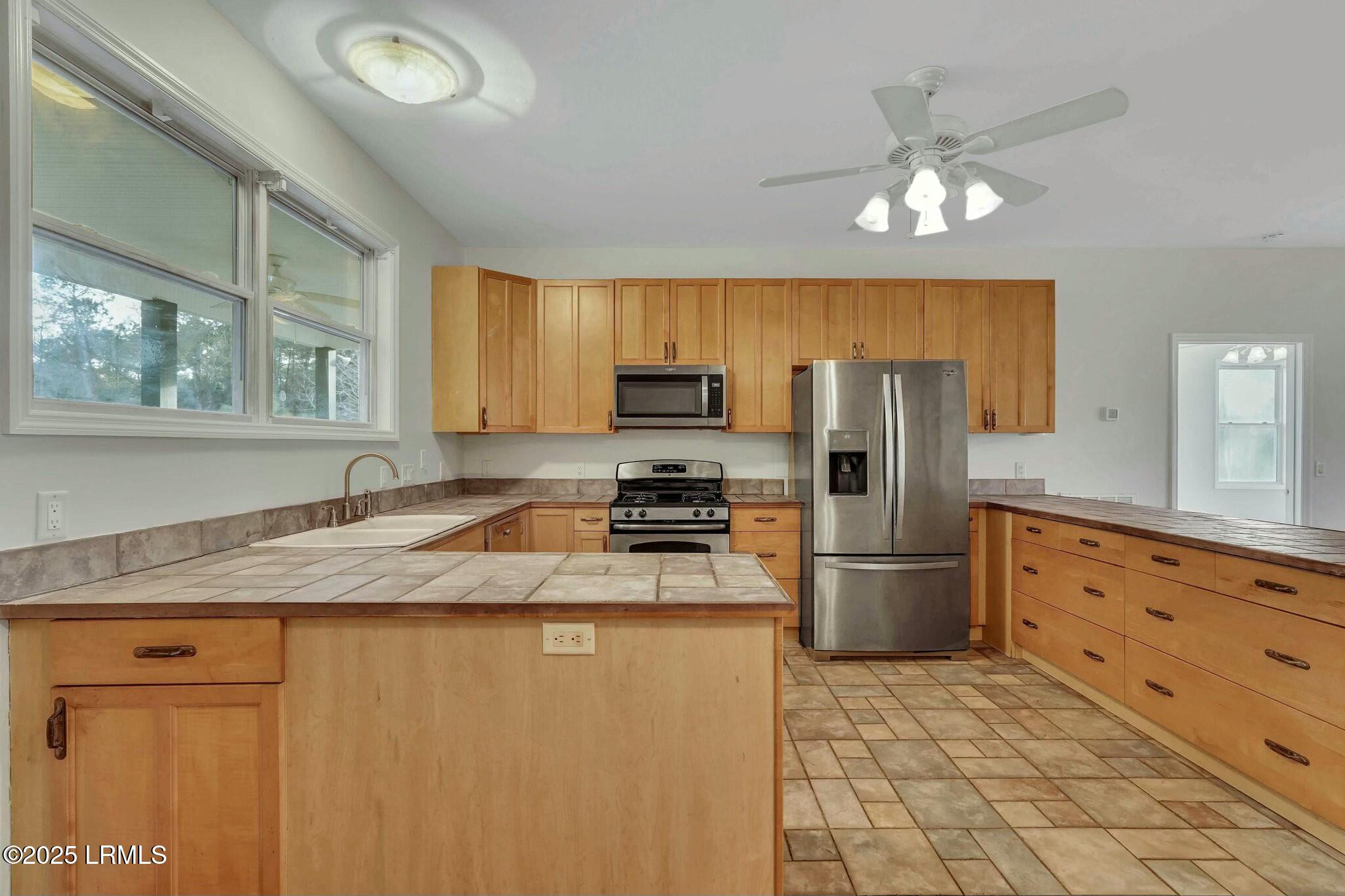 51 Coffin Point Road, St. Helena Island
