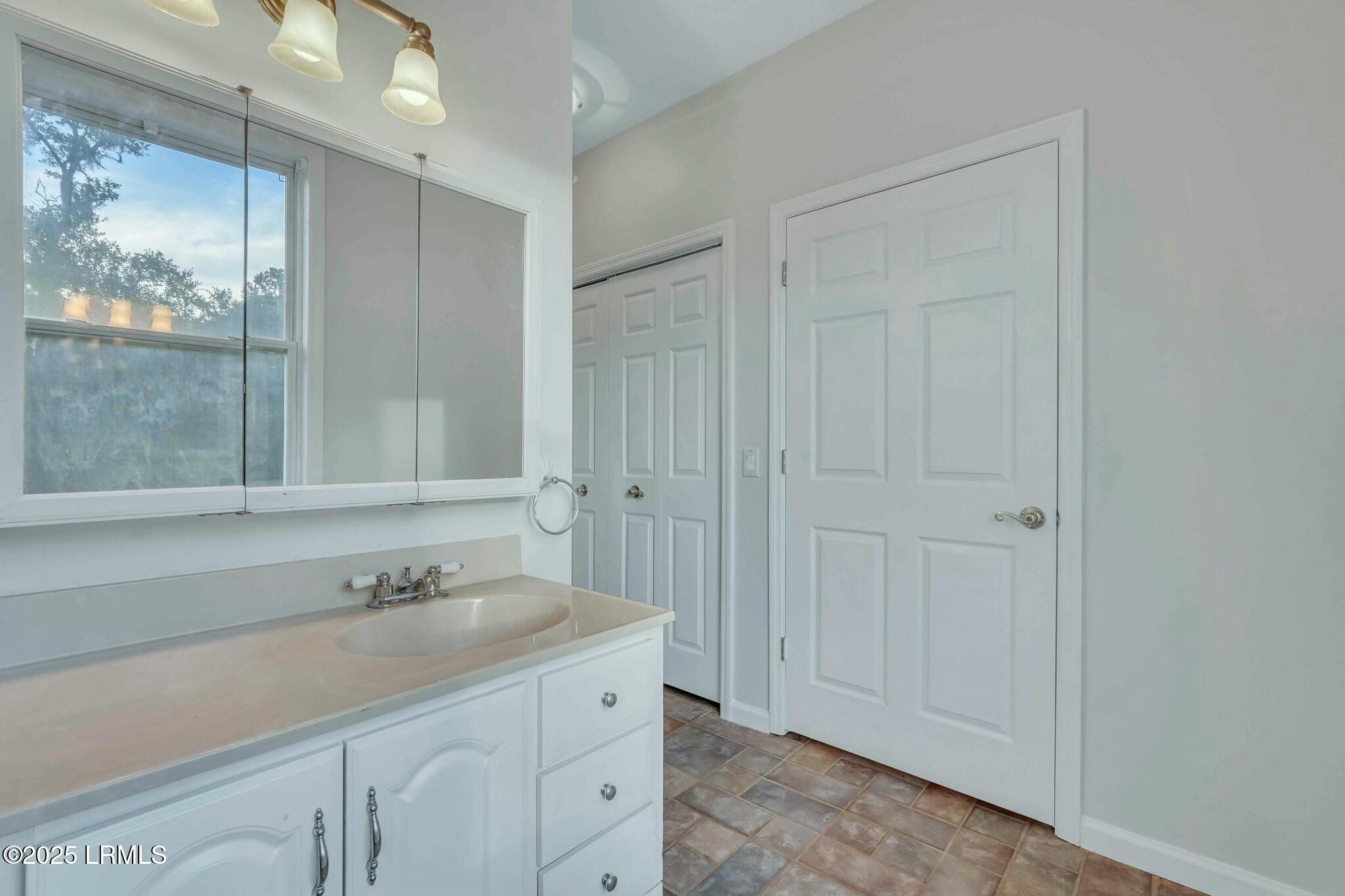 51 Coffin Point Road, St. Helena Island