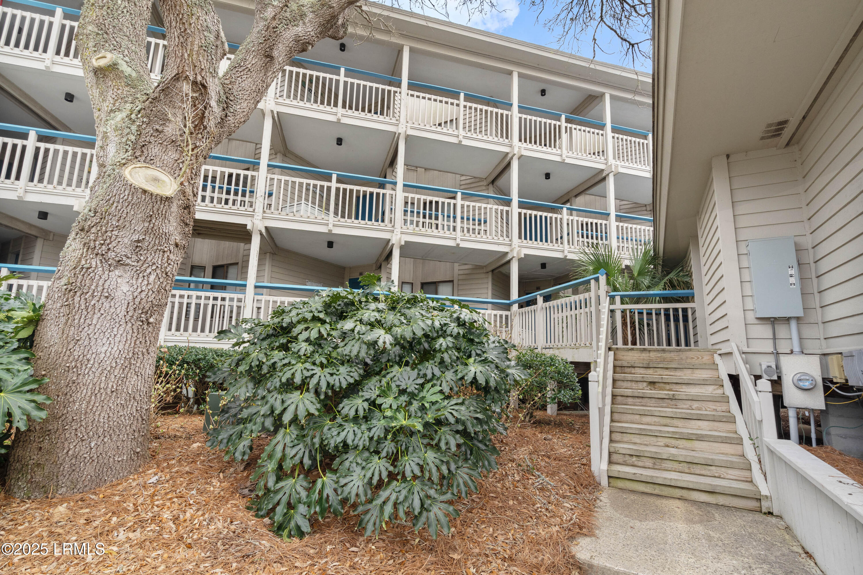 2 Harbor Drive N, L210