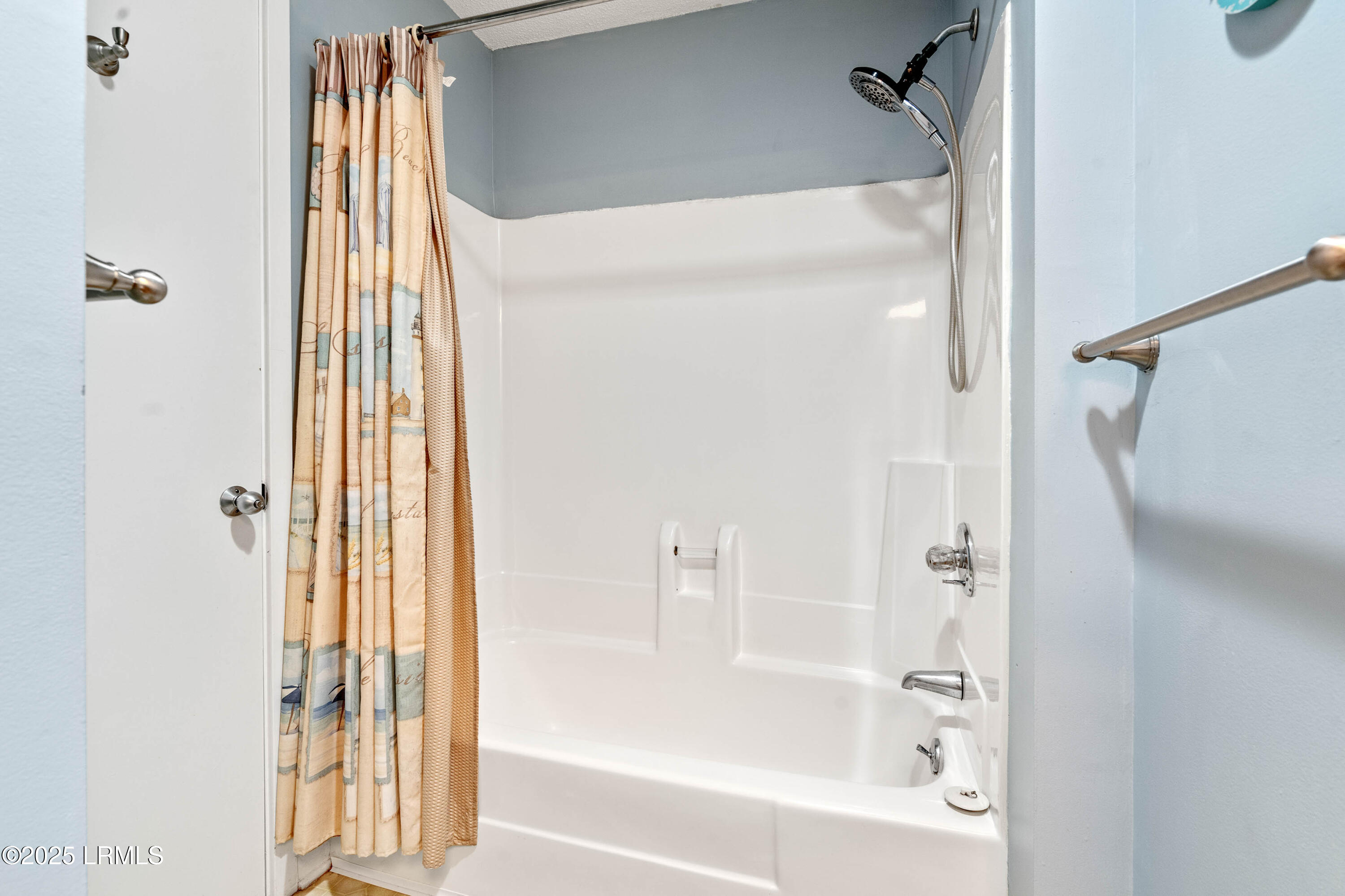 2 Harbor Drive N, L210