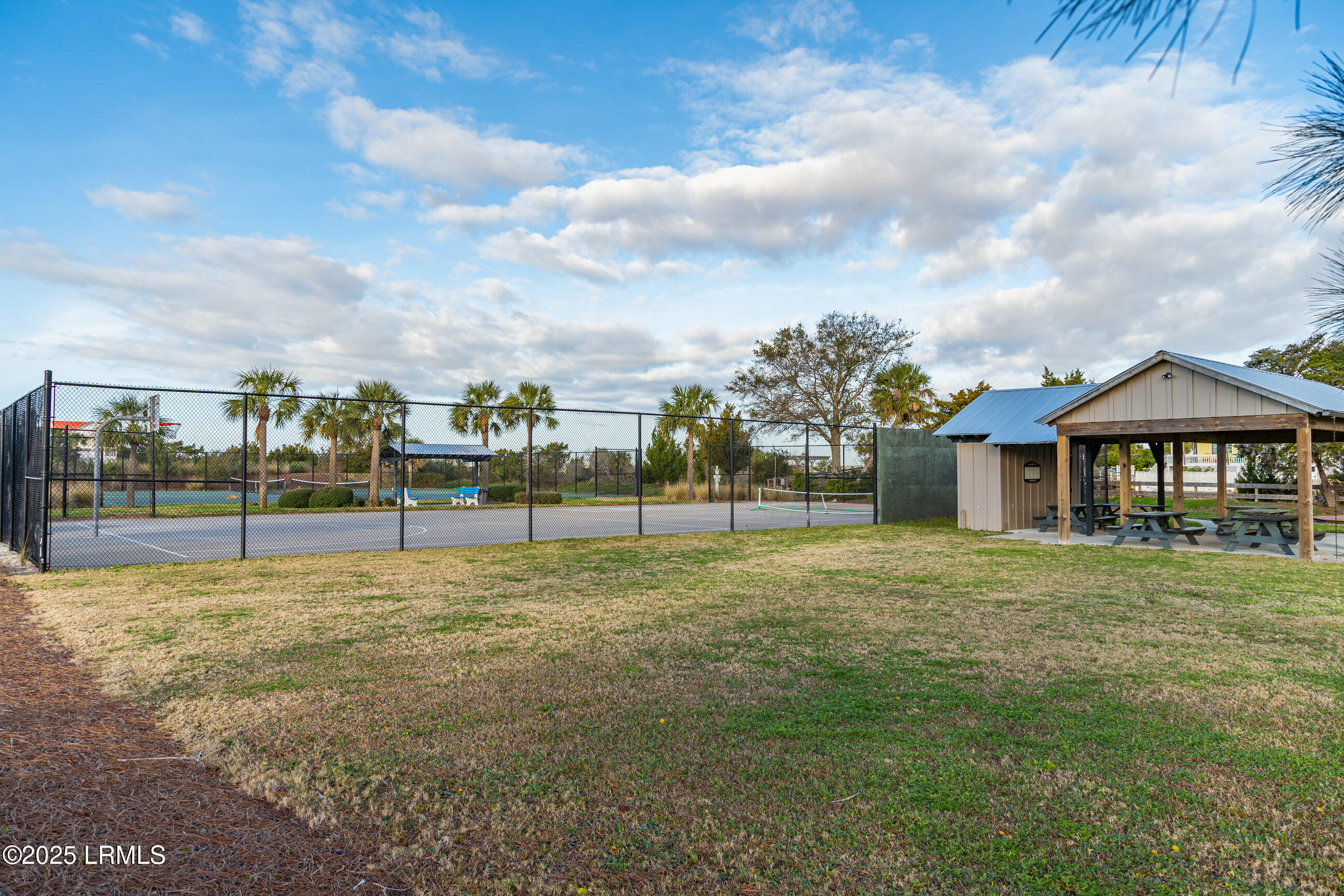 2 Harbor Drive N, L210