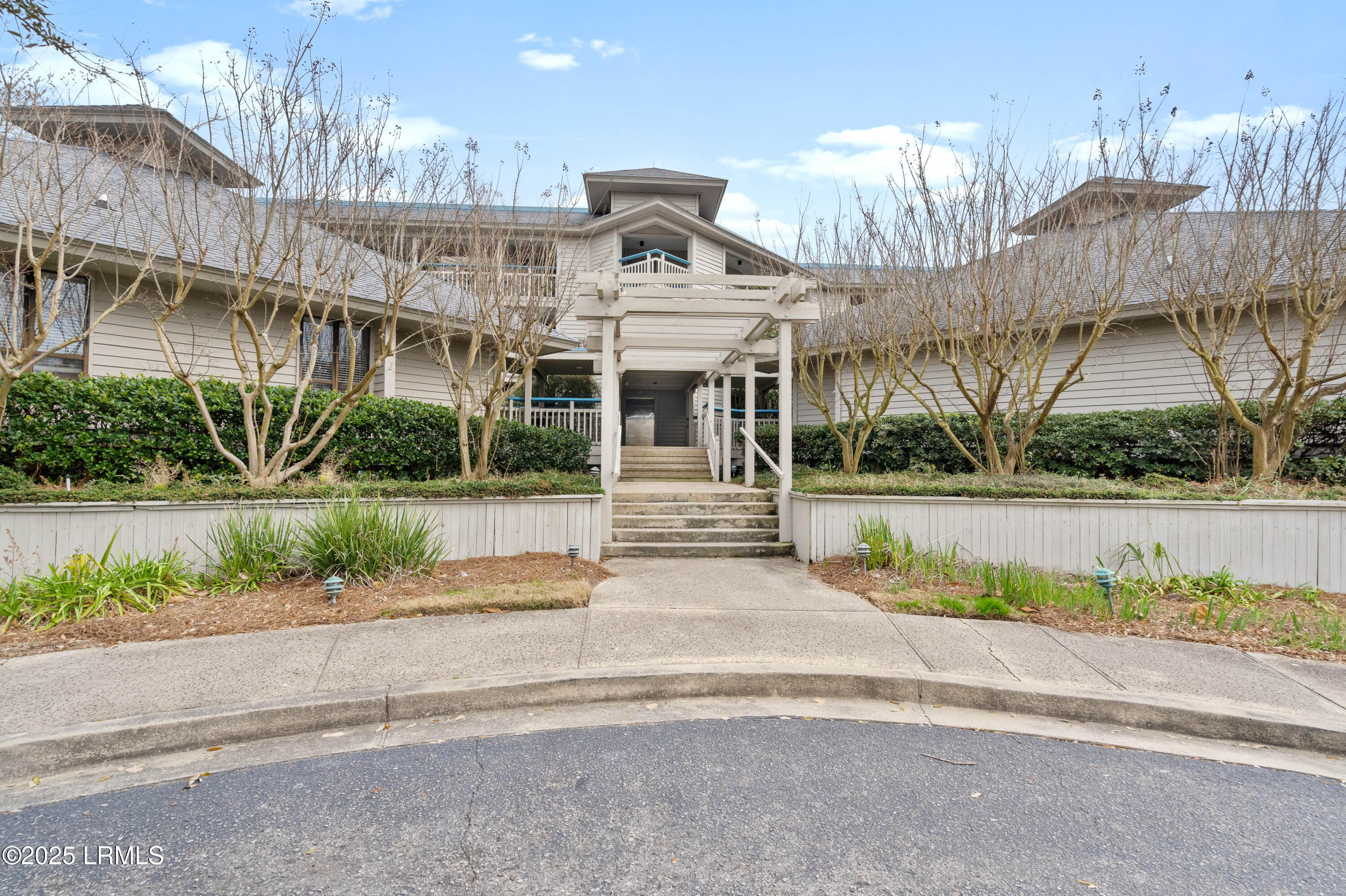 2 Harbor Drive N, L210