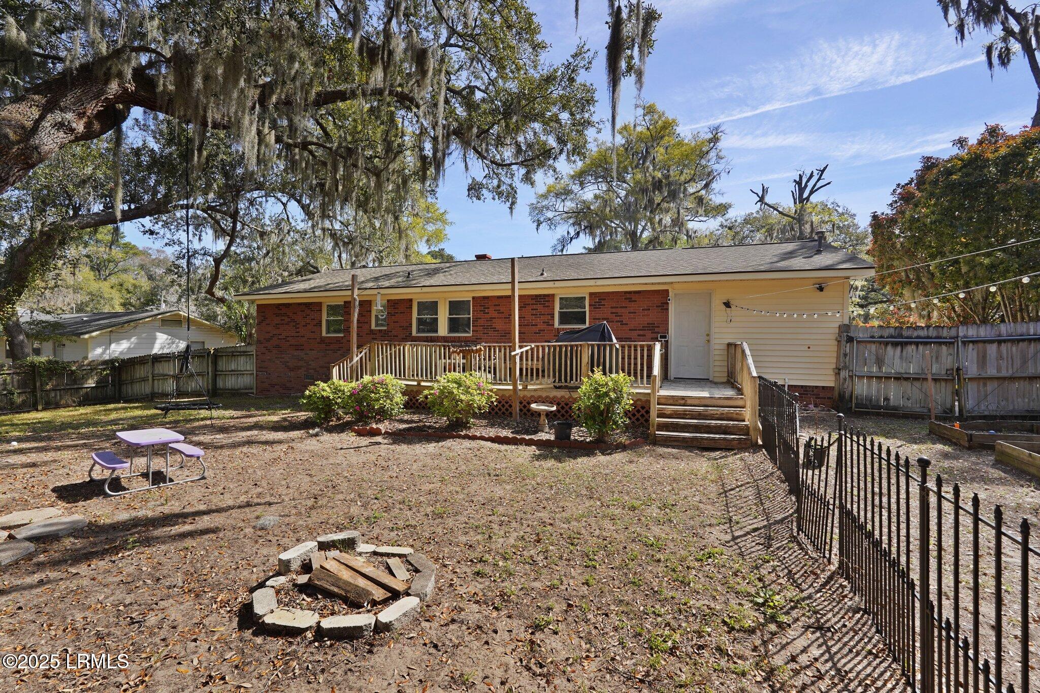 616 Mystic Drive E