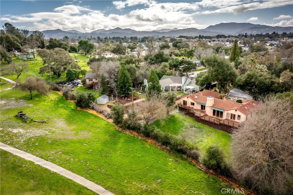 8865 Pino Solo Avenue