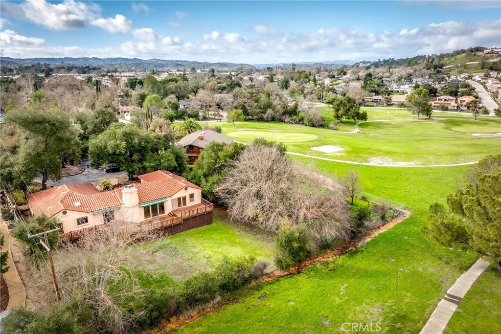 8865 Pino Solo Avenue