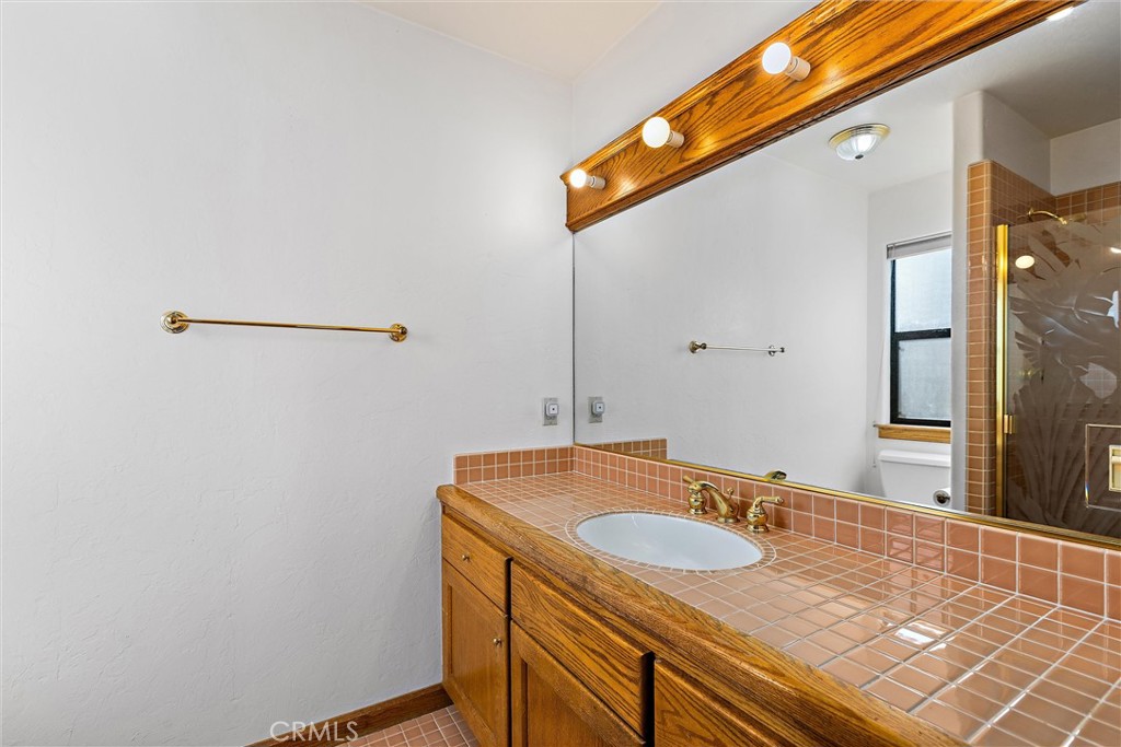 8865 Pino Solo Avenue