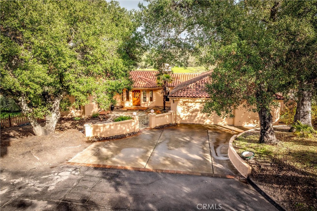 8865 Pino Solo Avenue