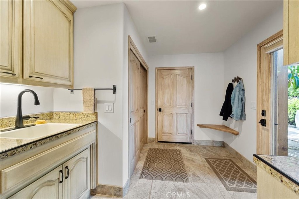 10662 Santa Ana Road