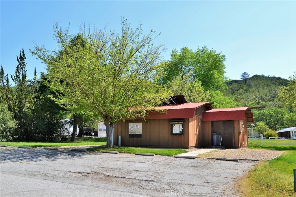 2102 Clamath Court