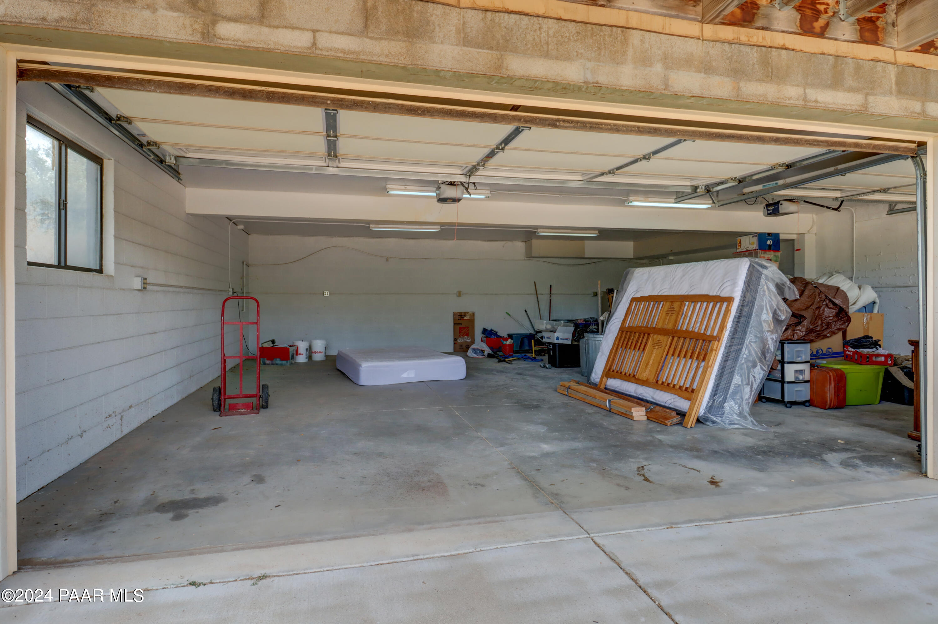 2120 W Single Tree Street