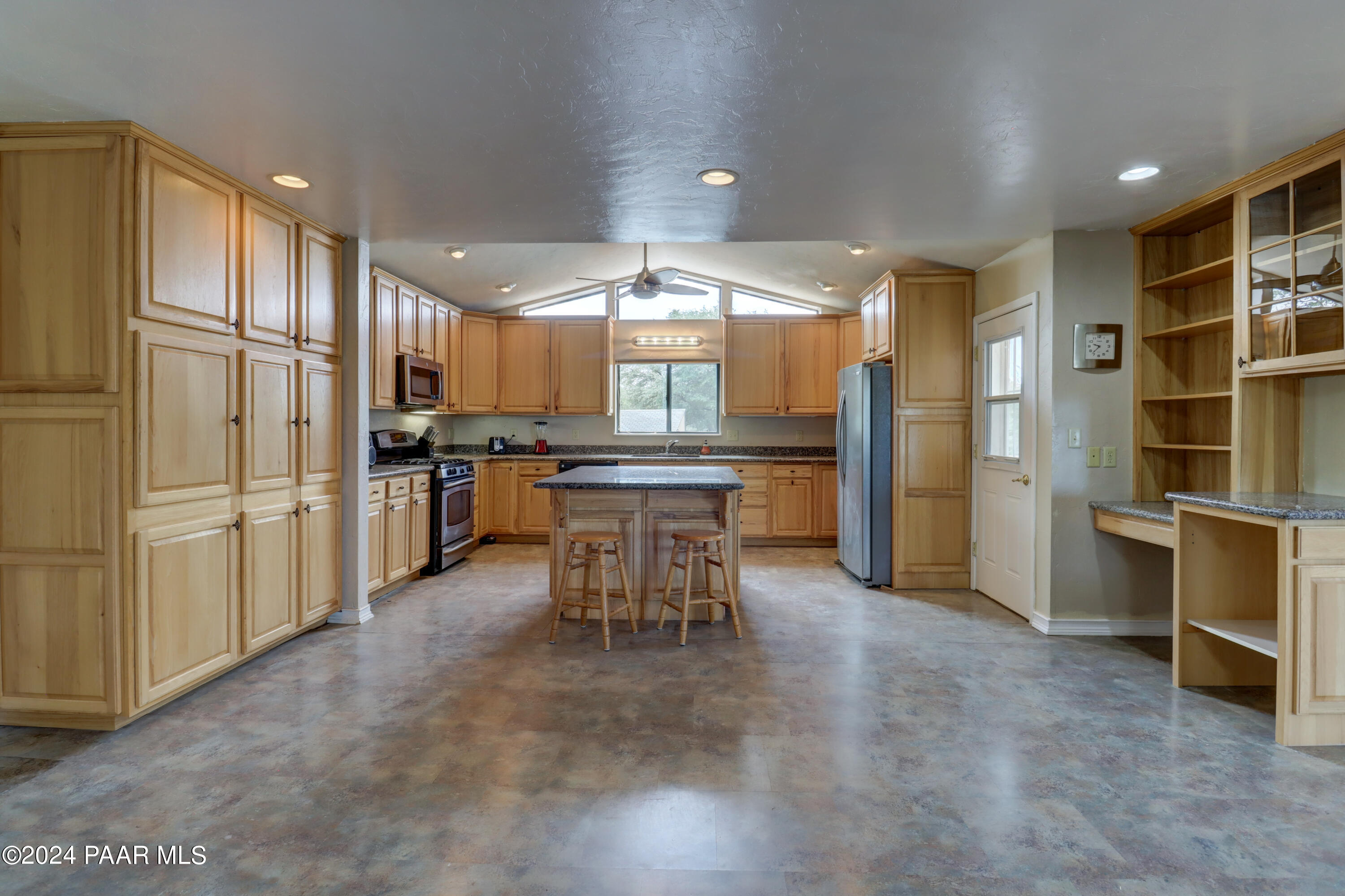 2120 W Single Tree Street