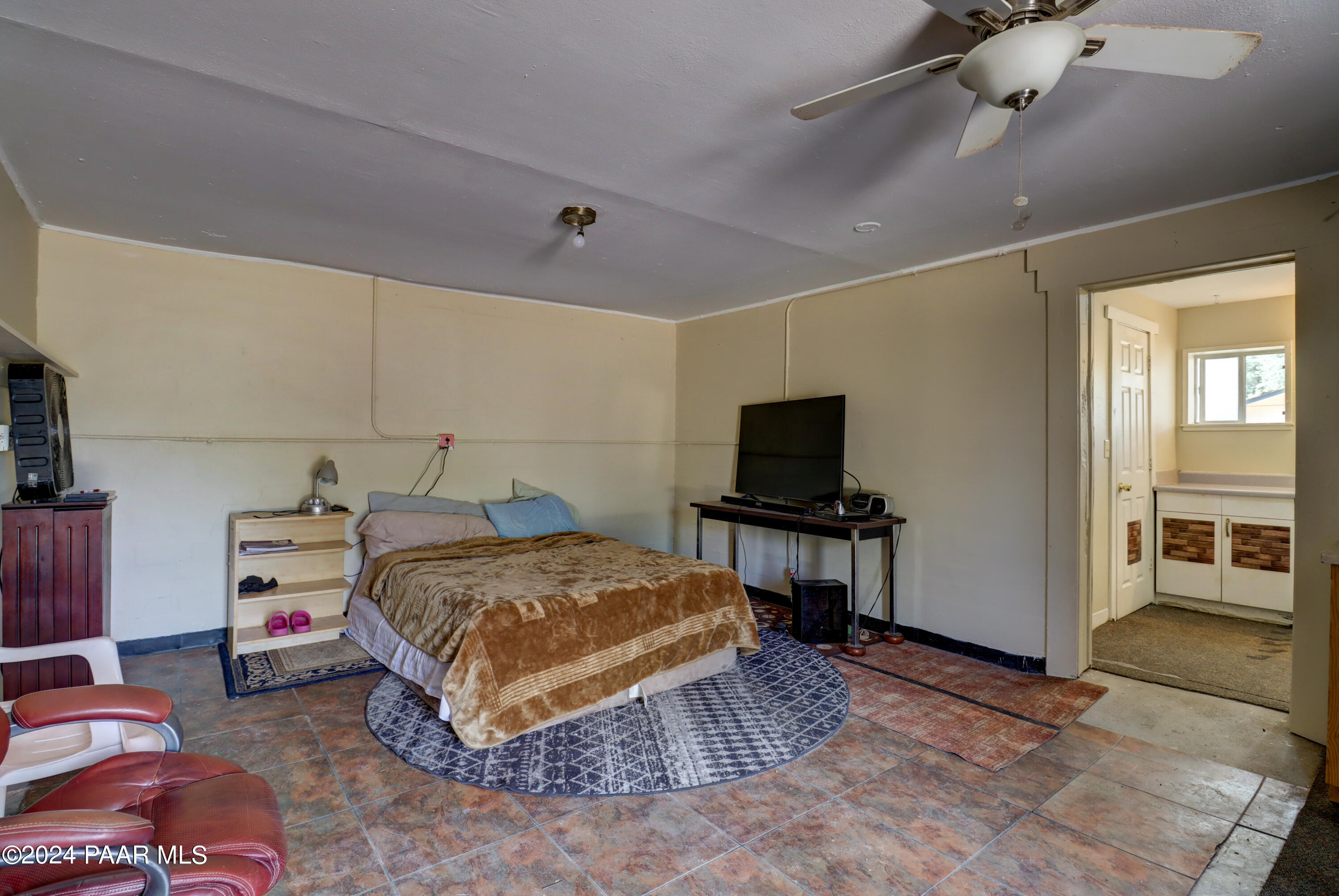 2120 W Single Tree Street