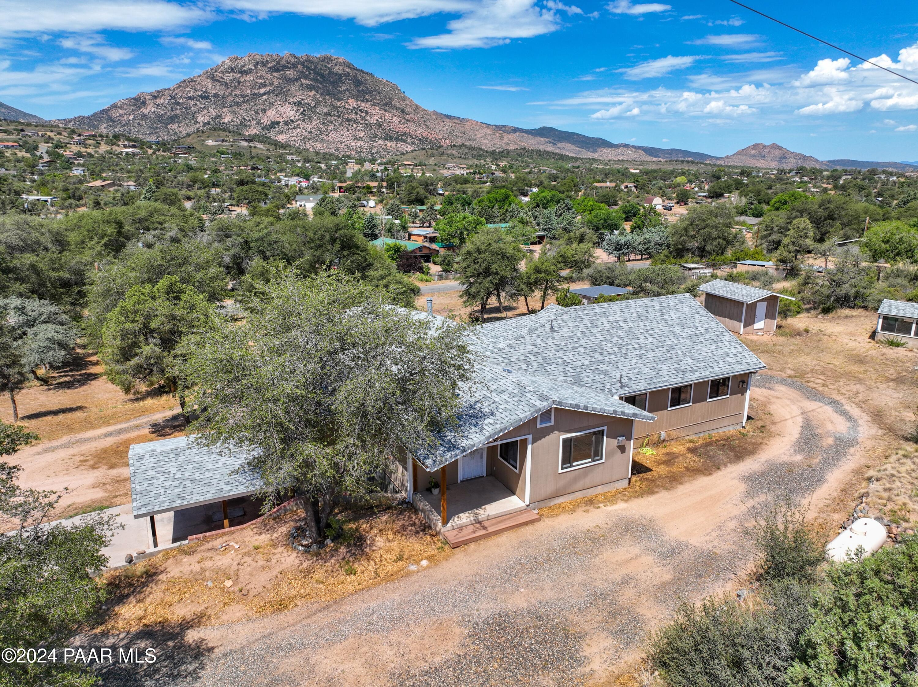 2120 W Single Tree Street