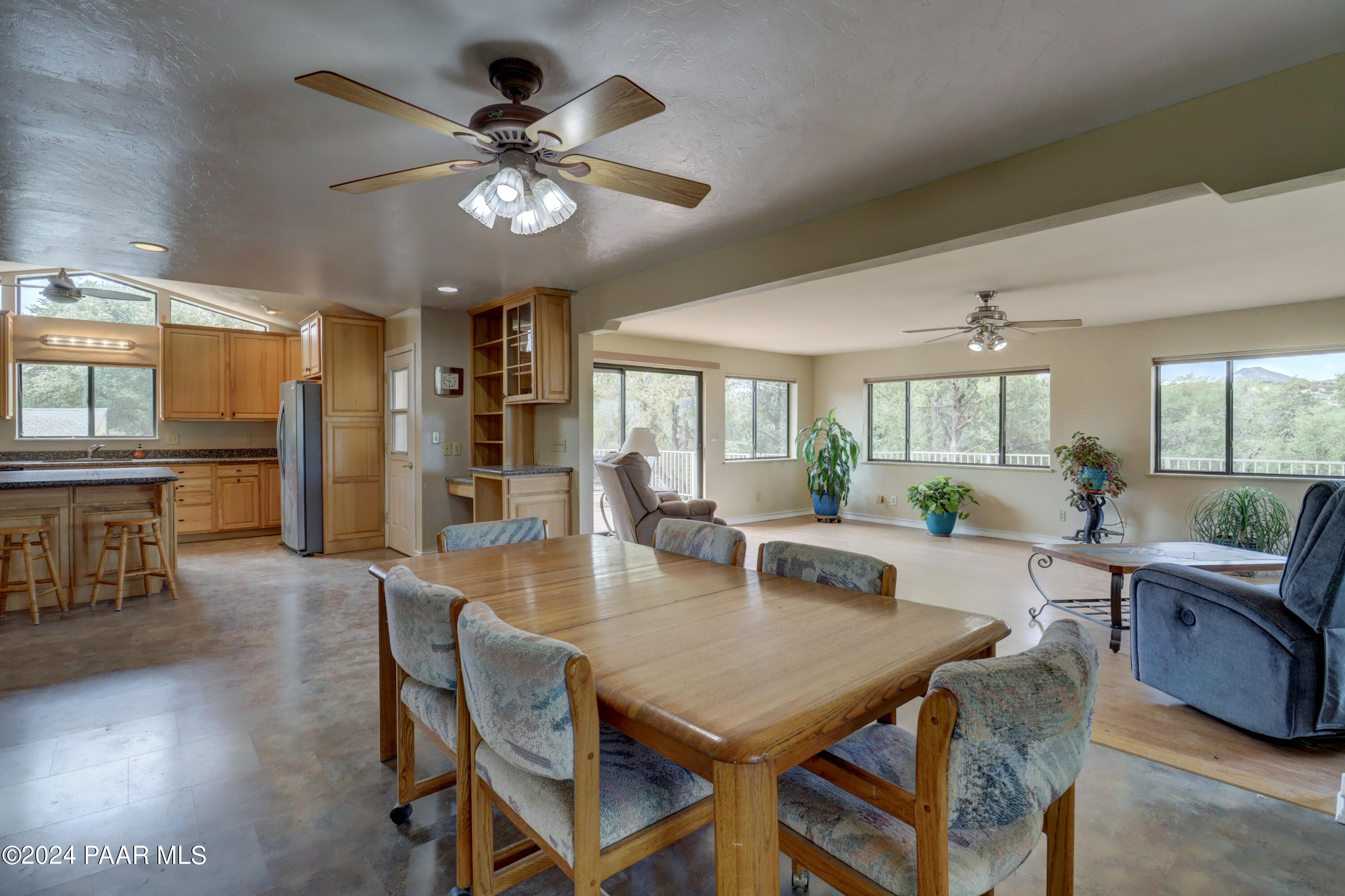 2120 W Single Tree Street