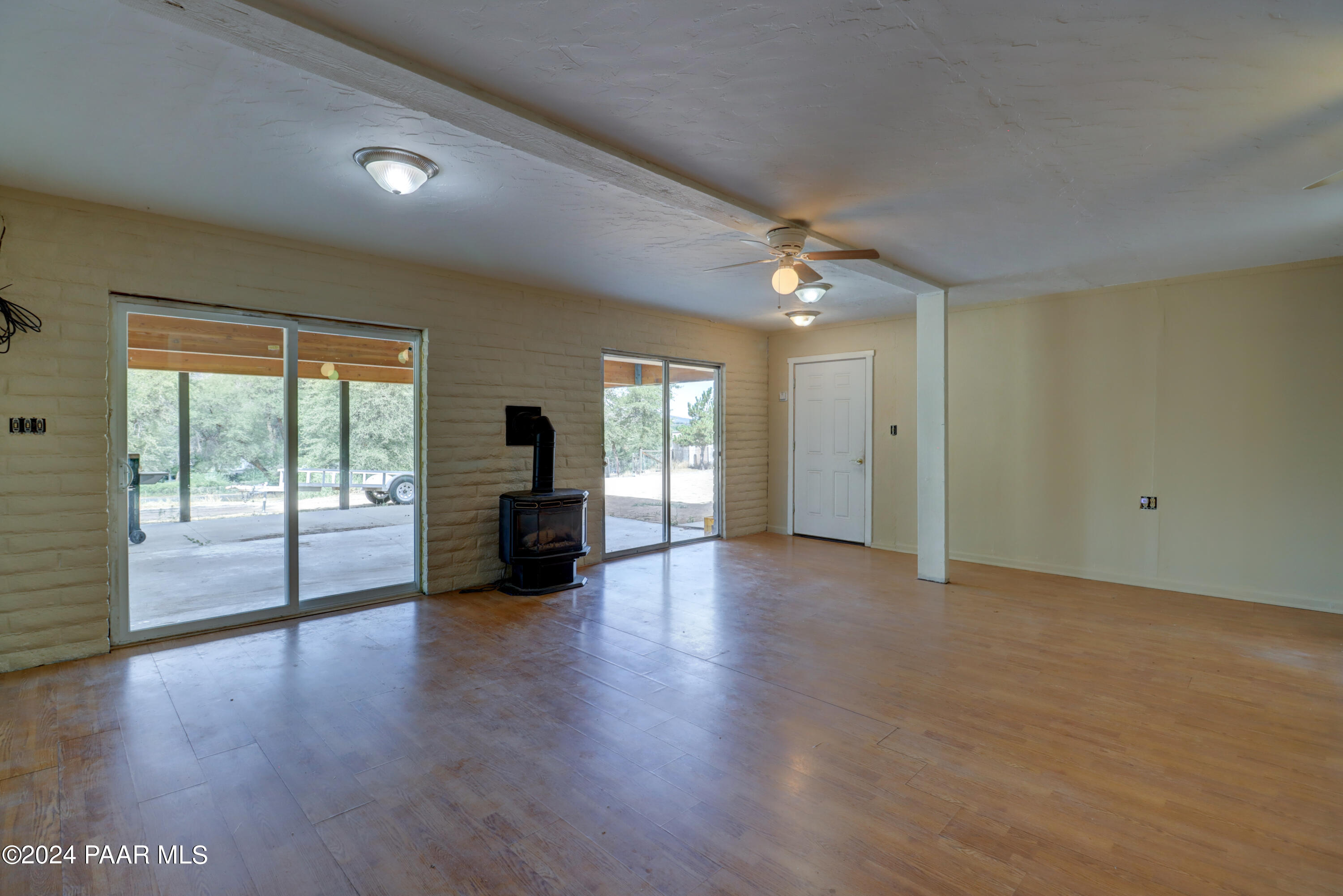 2120 W Single Tree Street