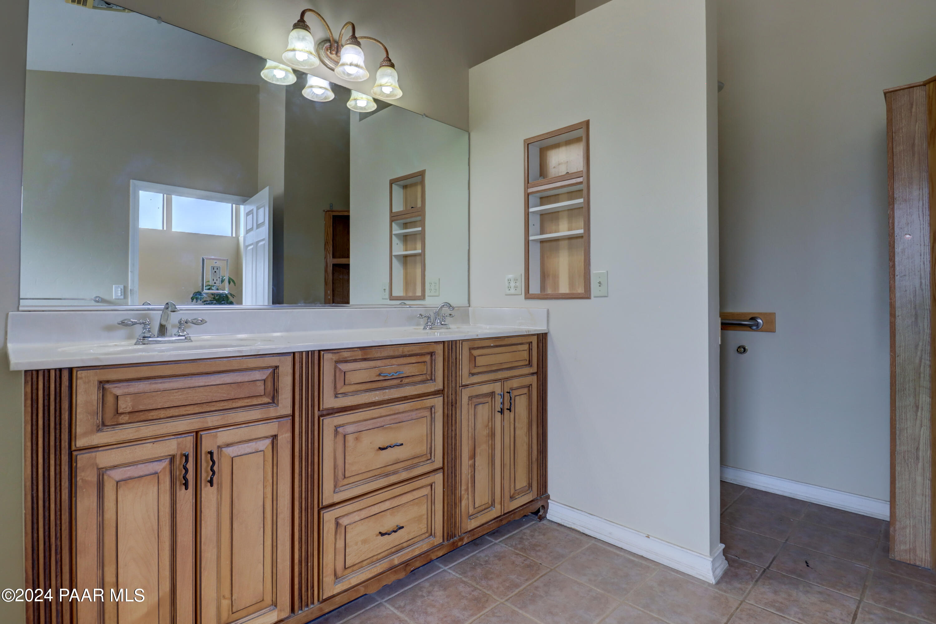 2120 W Single Tree Street