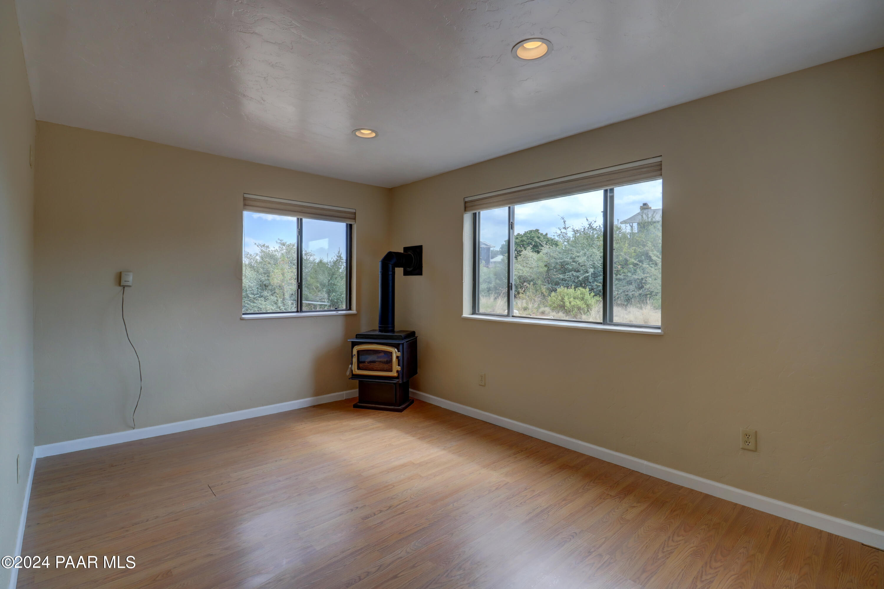 2120 W Single Tree Street