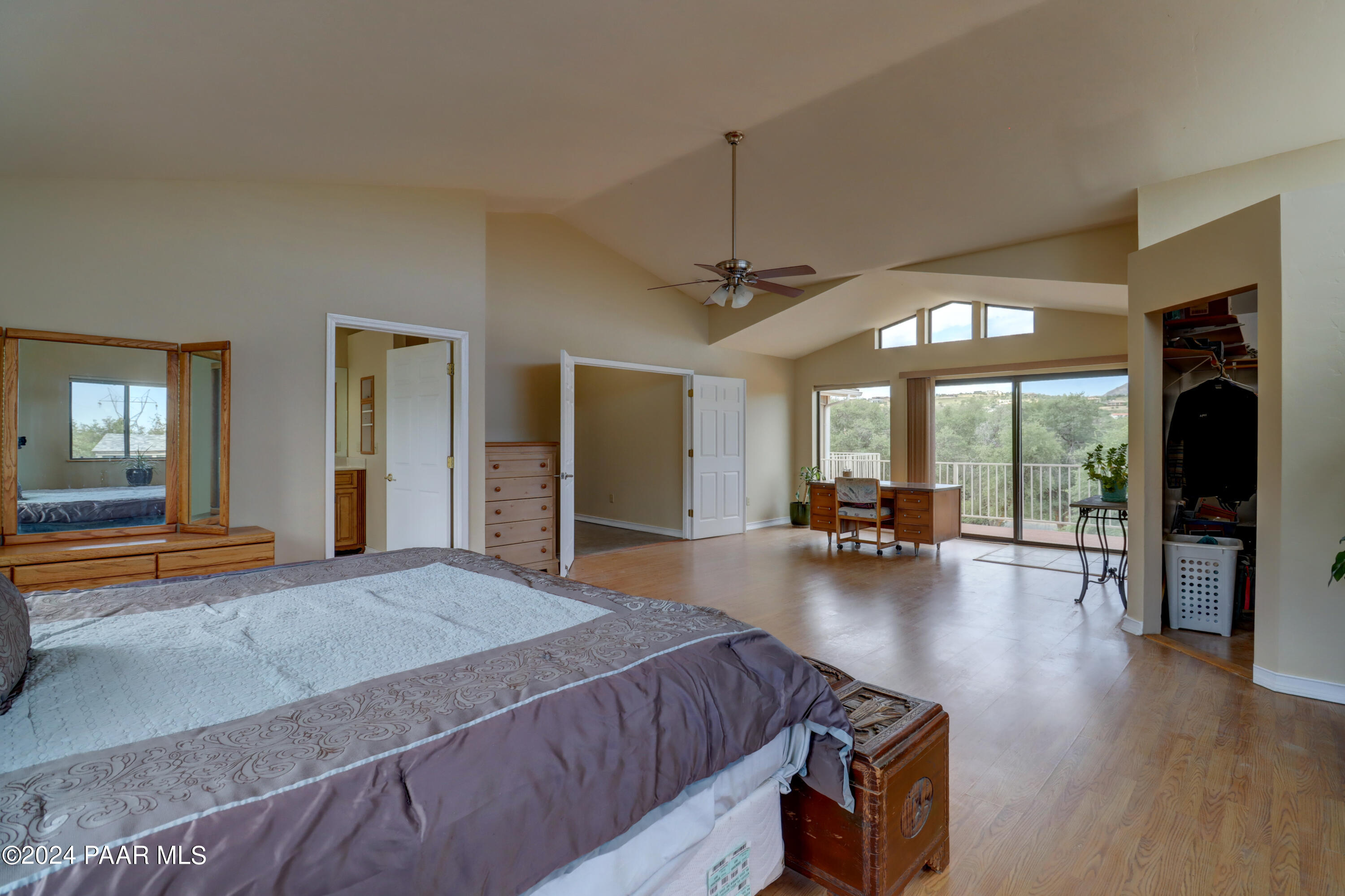 2120 W Single Tree Street