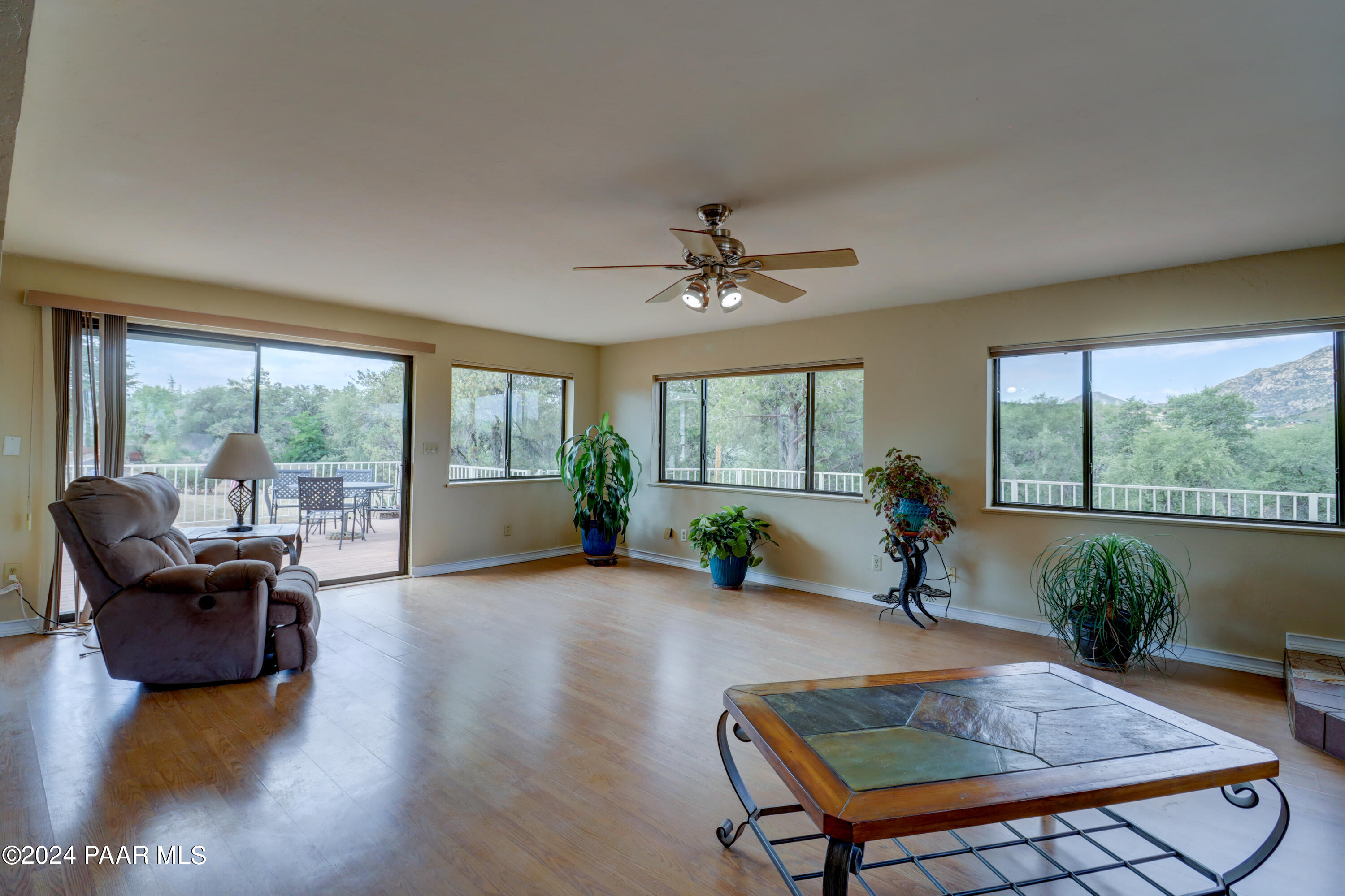 2120 W Single Tree Street