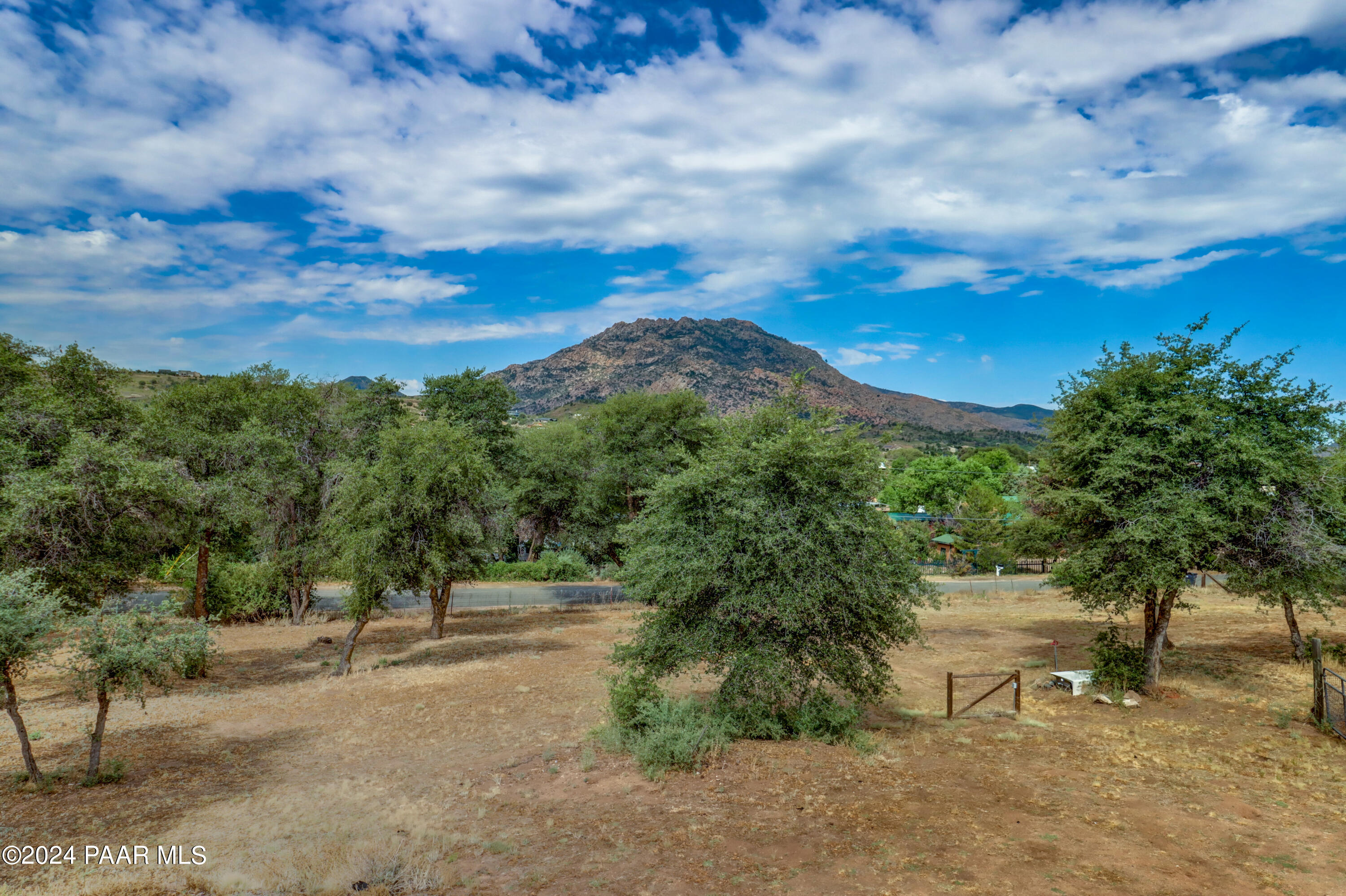 2120 W Single Tree Street