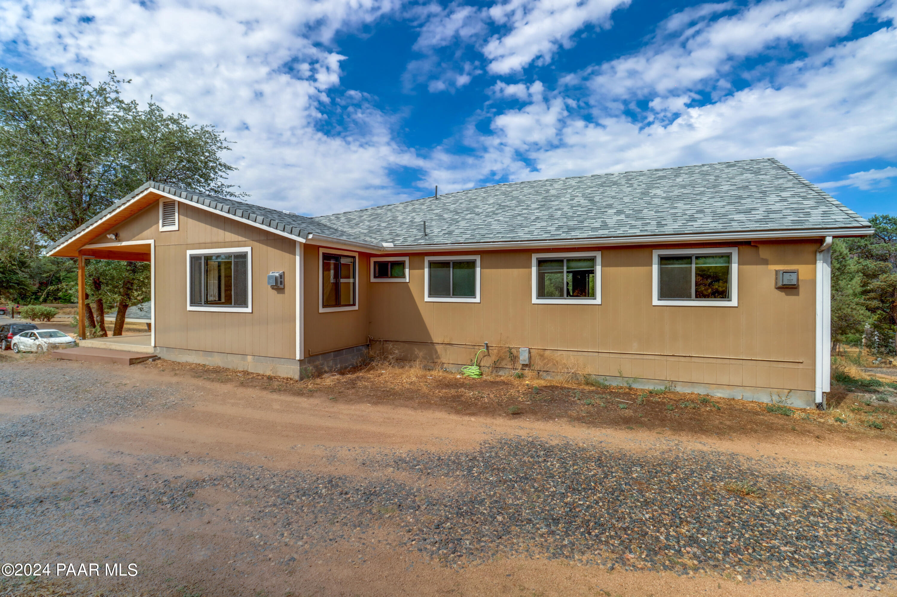 2120 W Single Tree Street