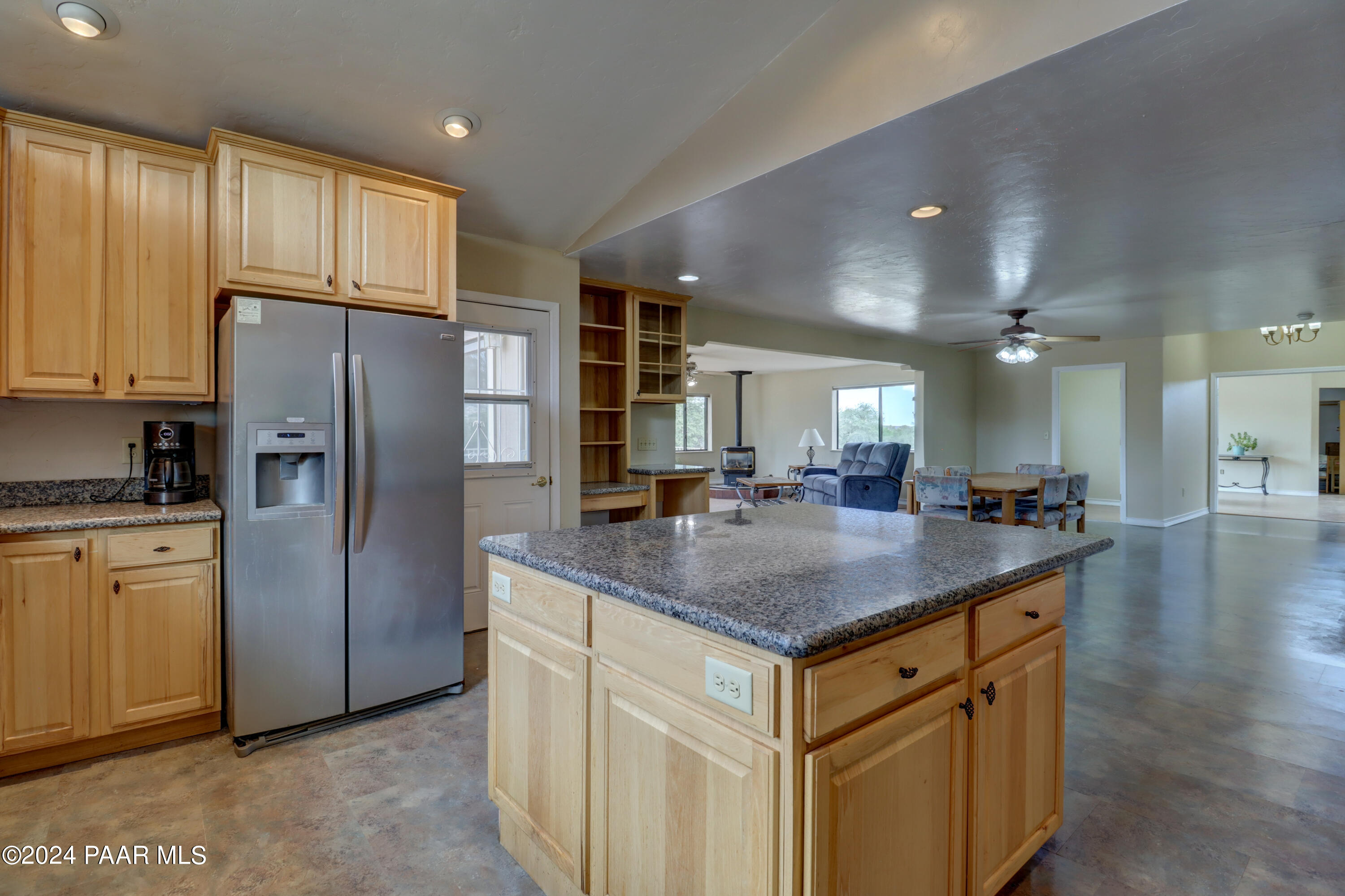 2120 W Single Tree Street