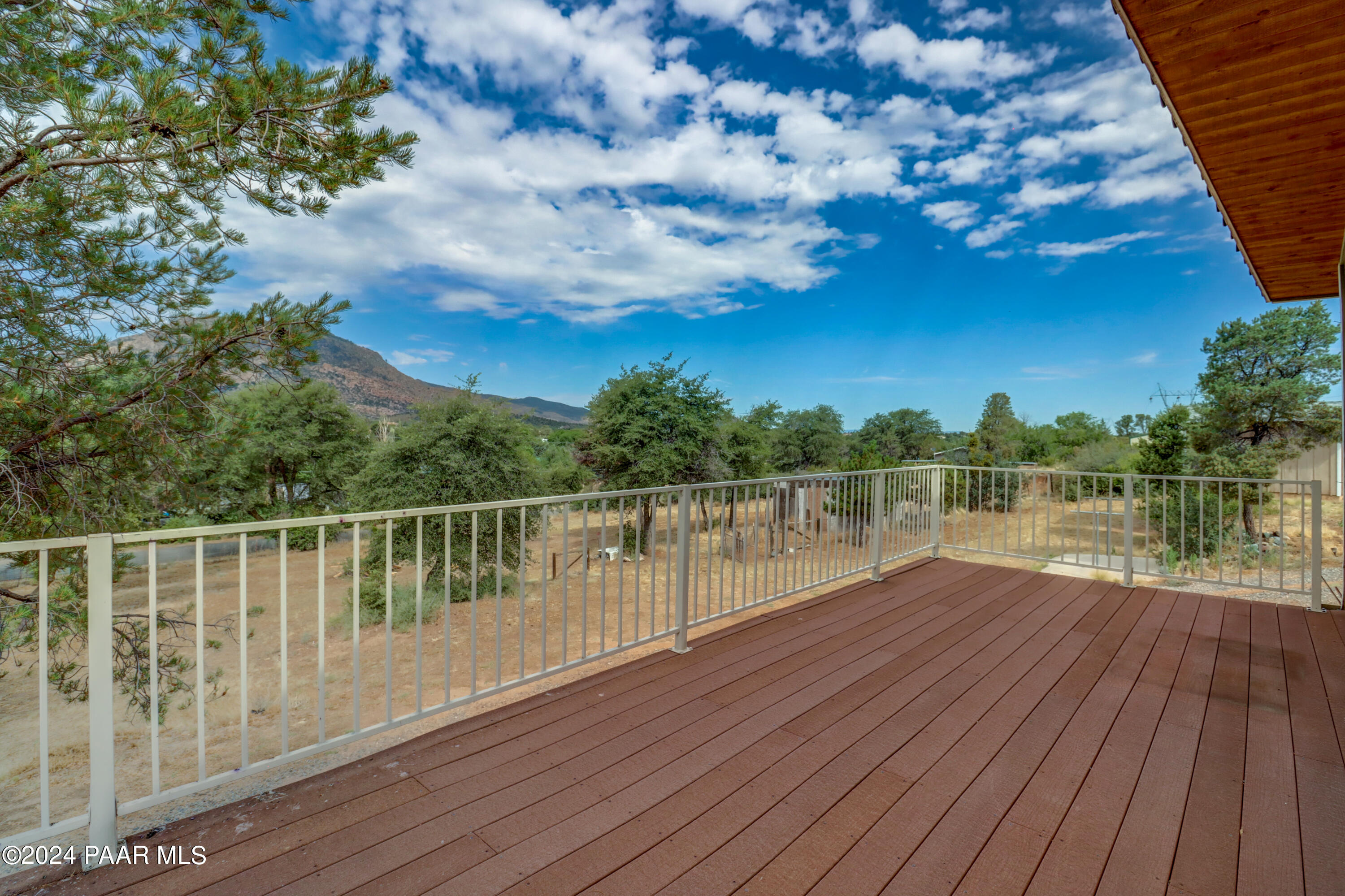 2120 W Single Tree Street