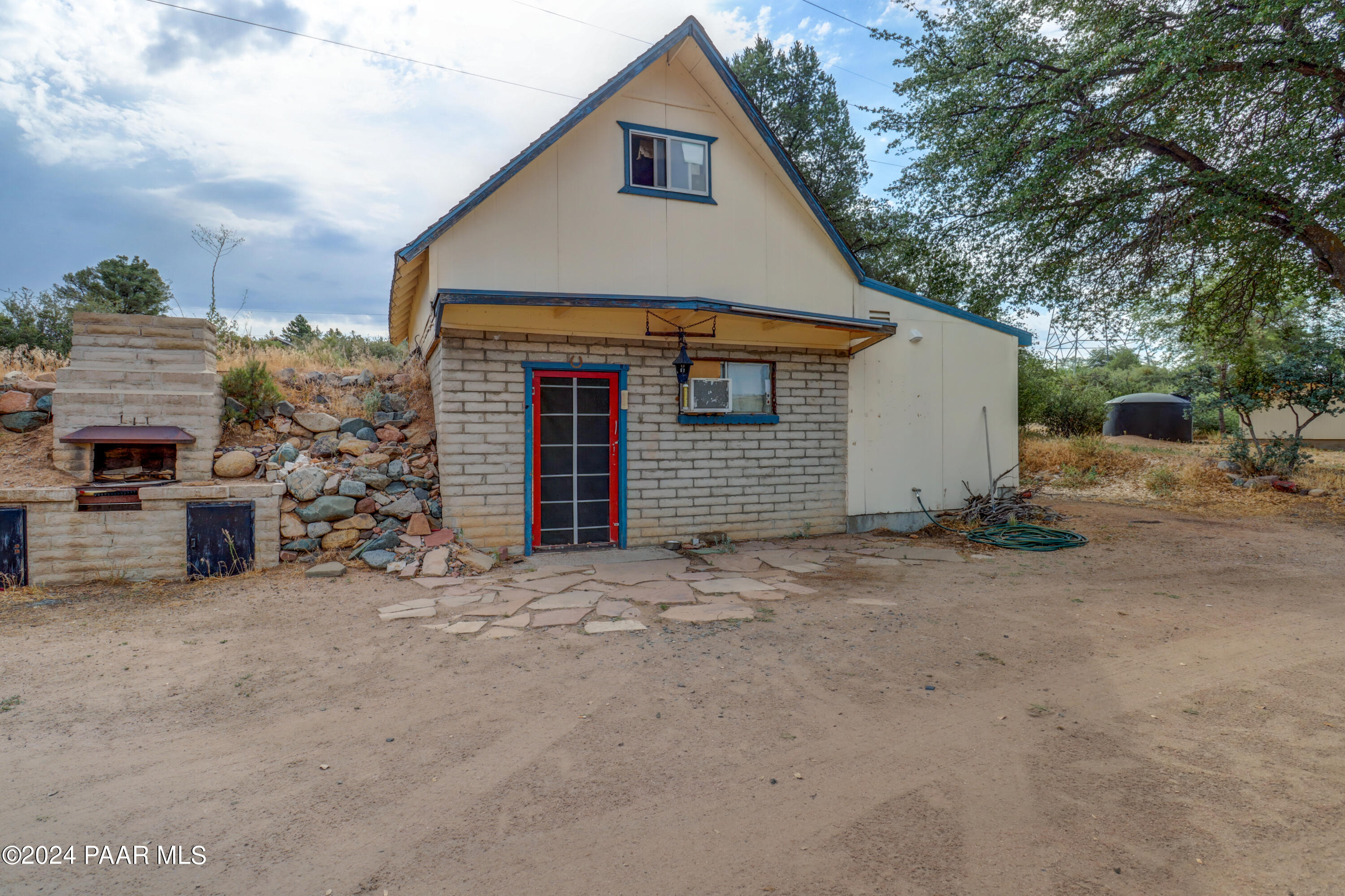 2120 W Single Tree Street