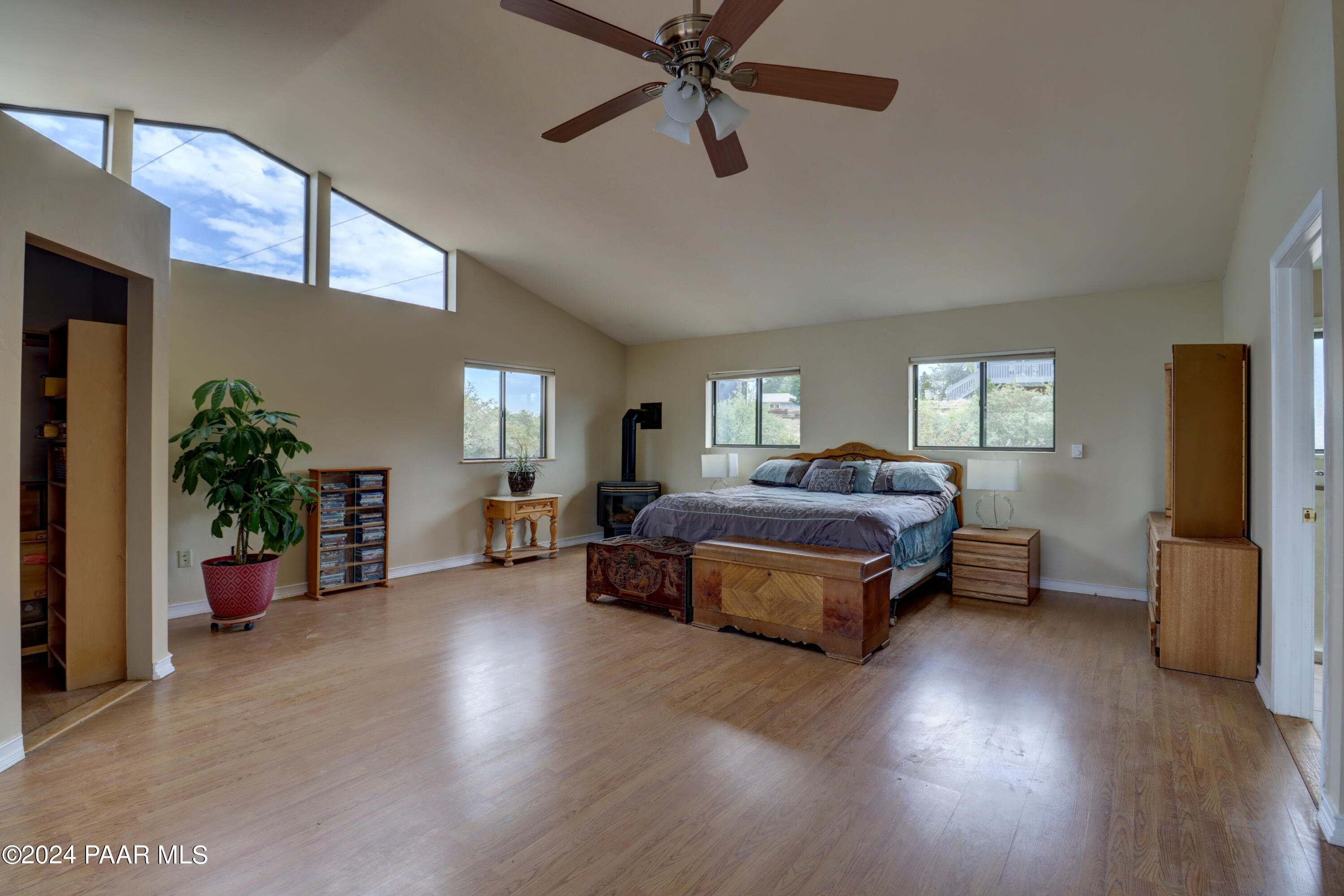 2120 W Single Tree Street