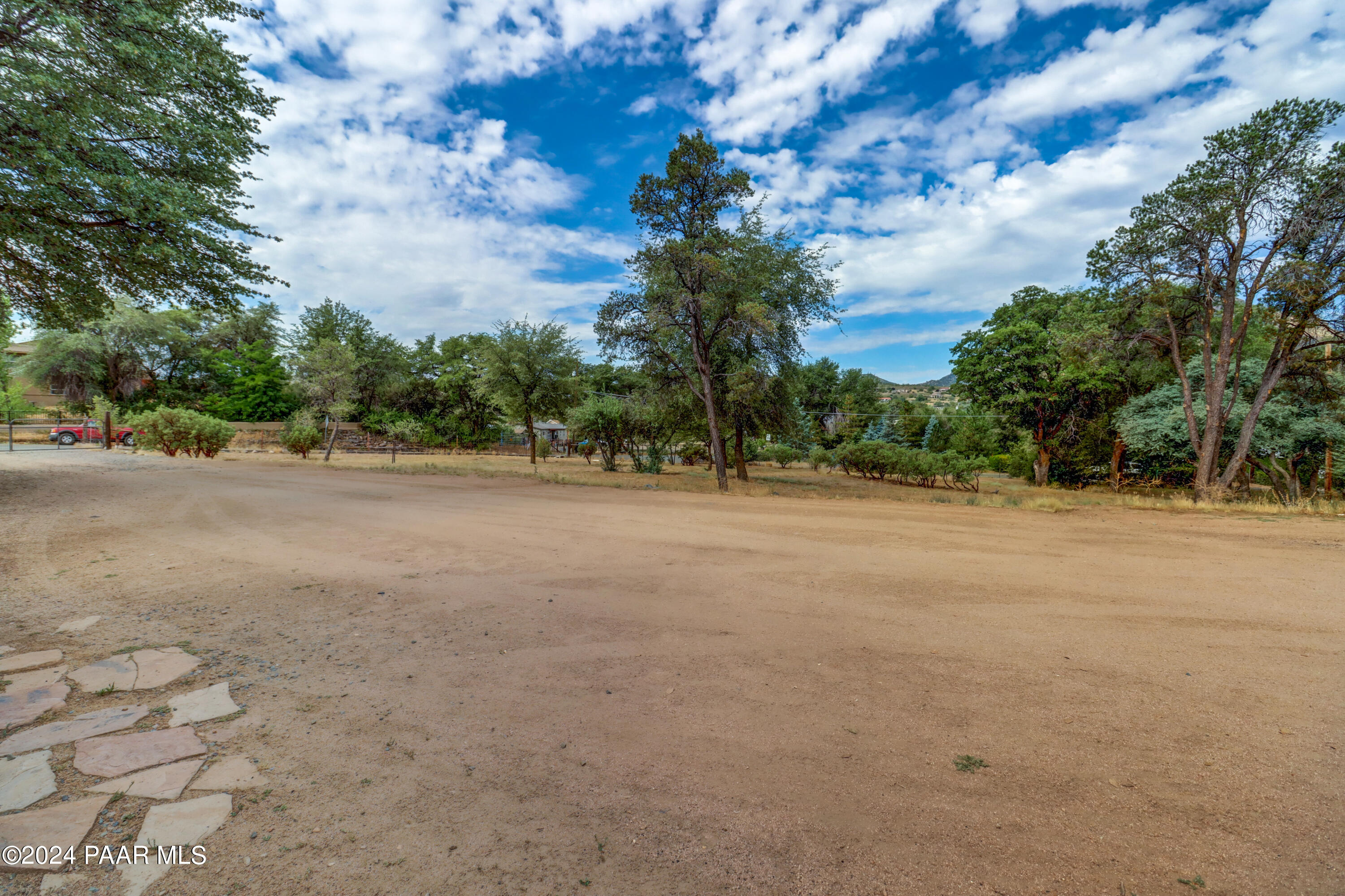 2120 W Single Tree Street