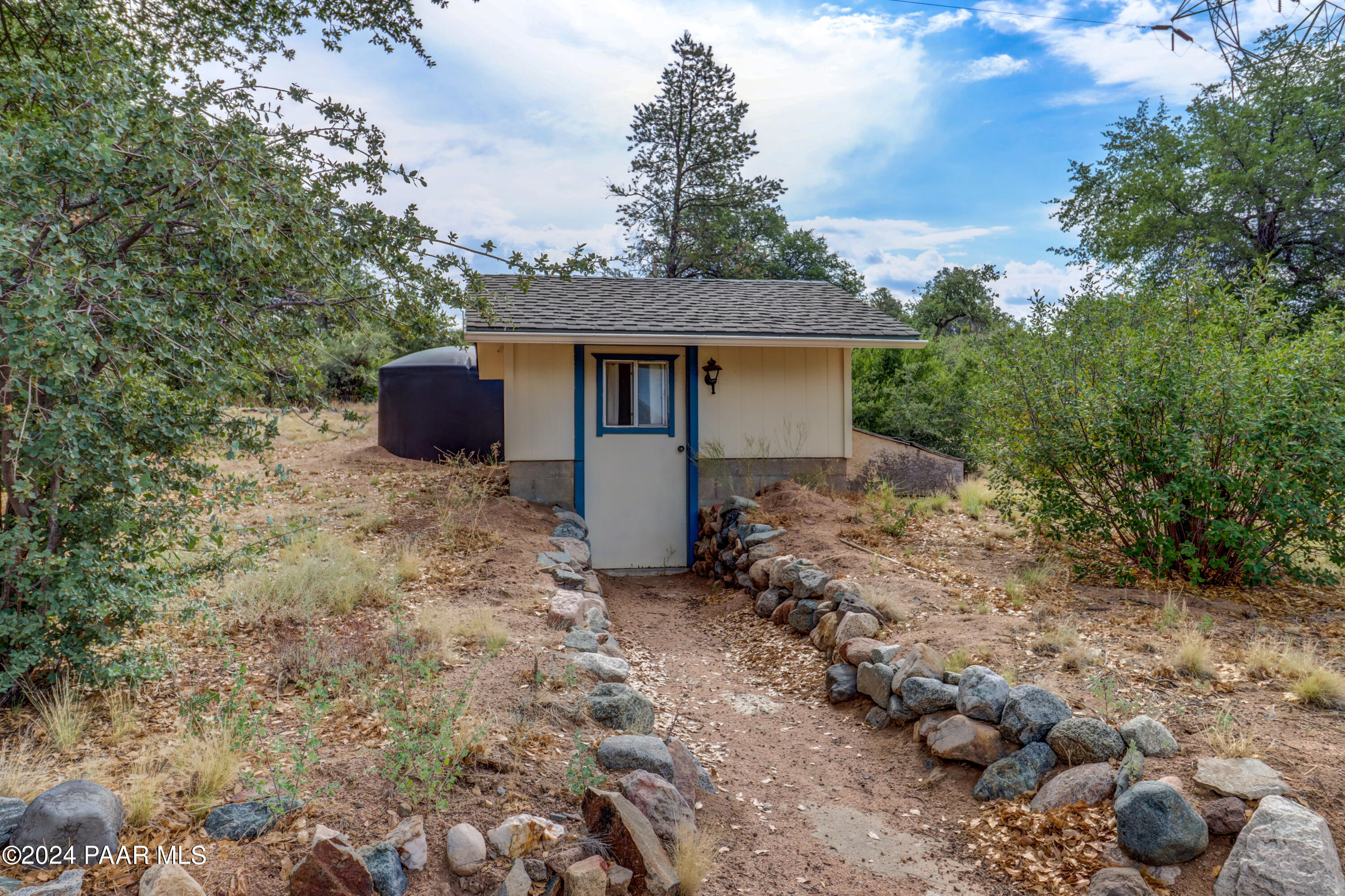 2120 W Single Tree Street