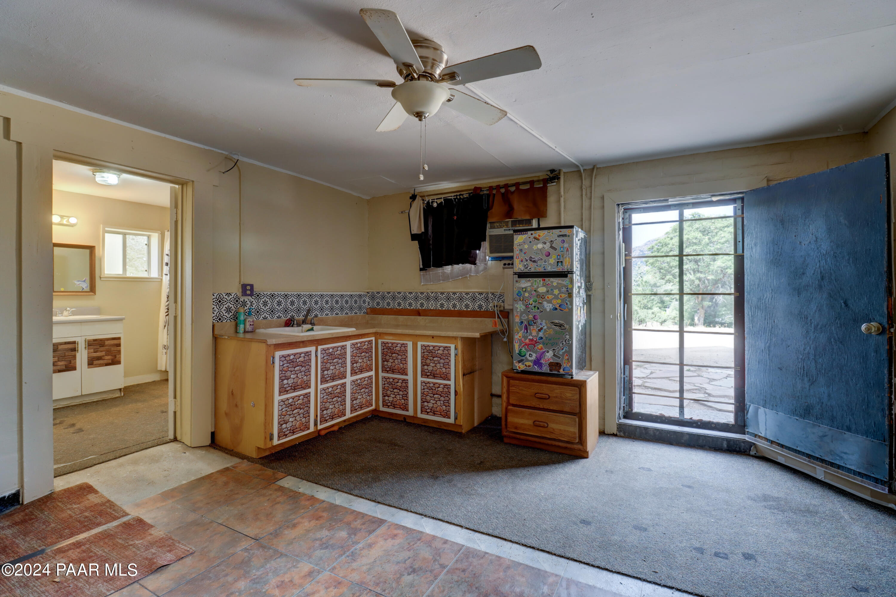 2120 W Single Tree Street