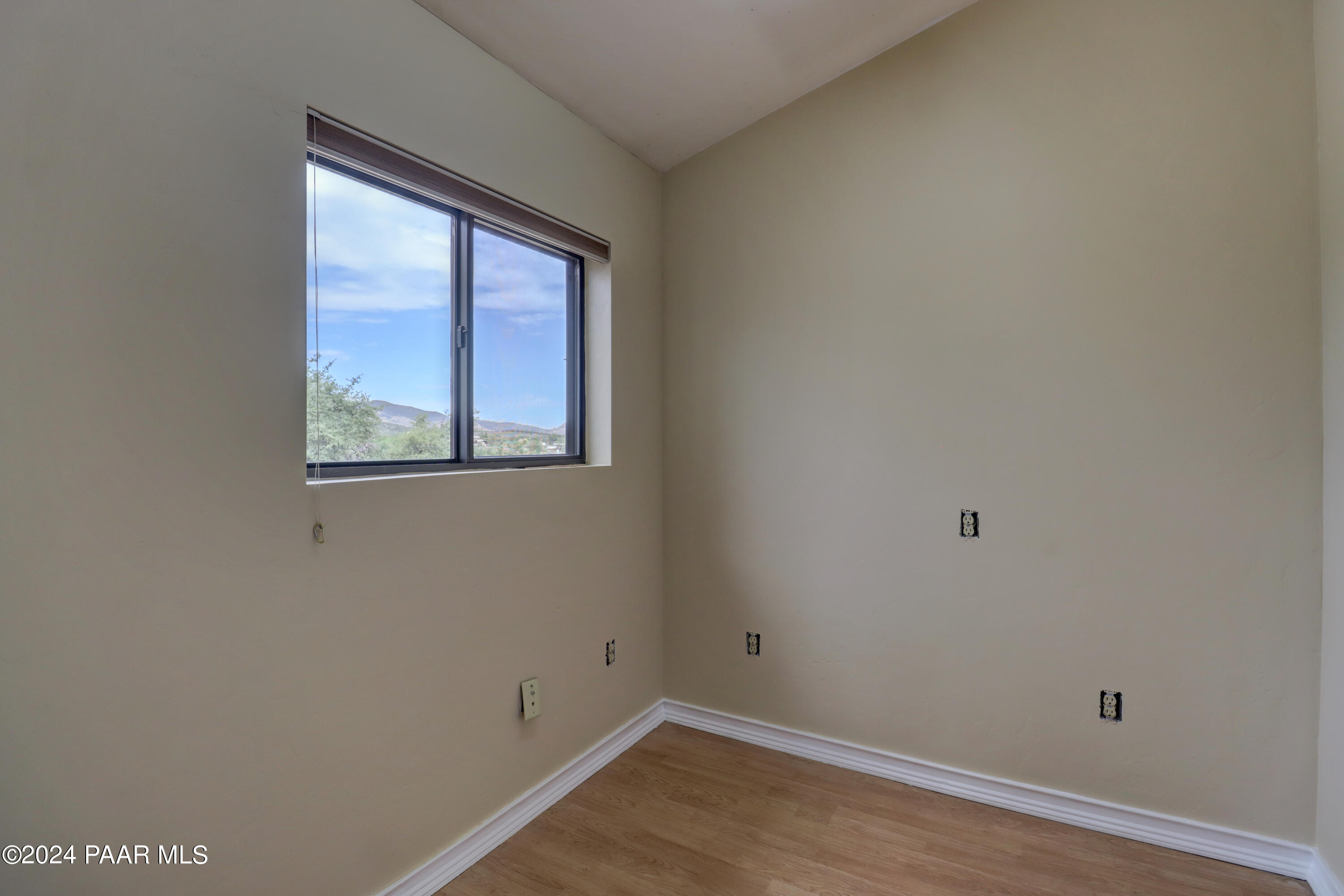 2120 W Single Tree Street