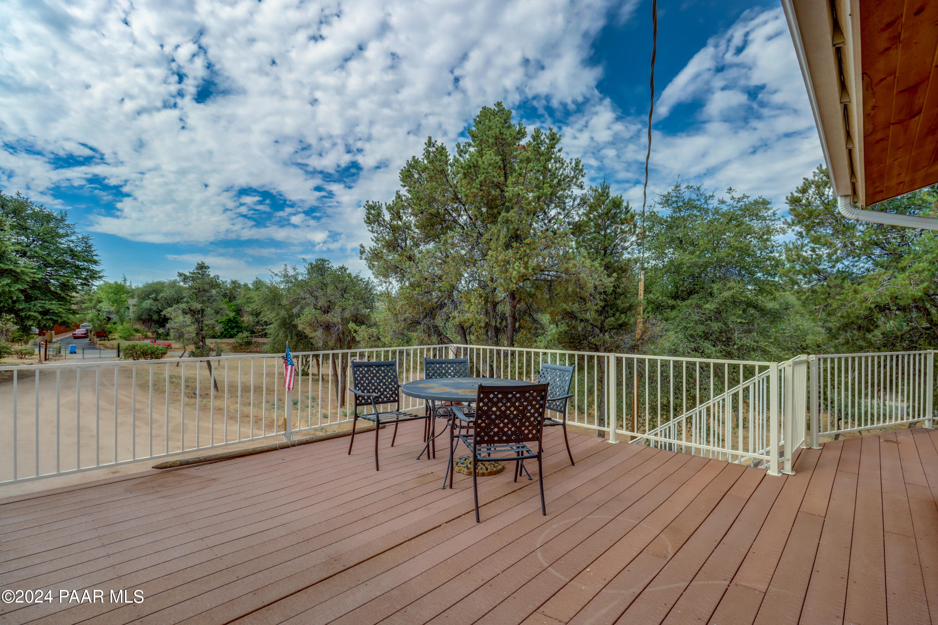 2120 W Single Tree Street