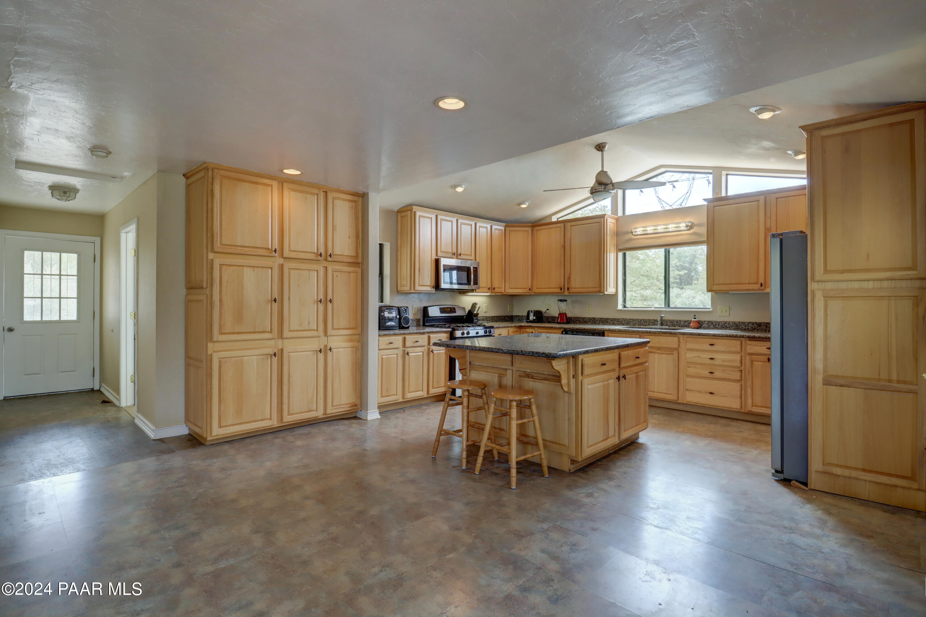 2120 W Single Tree Street