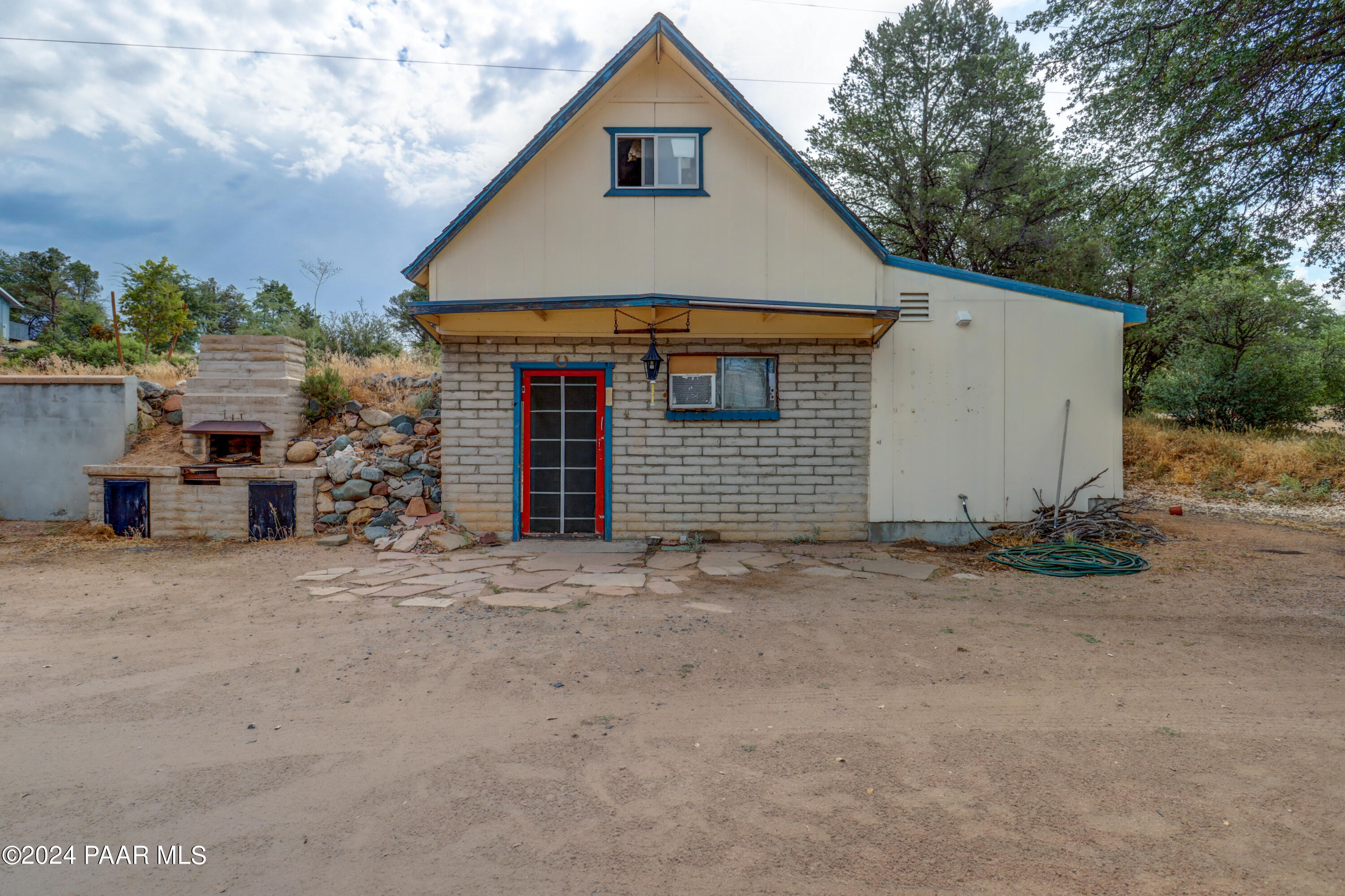 2120 W Single Tree Street